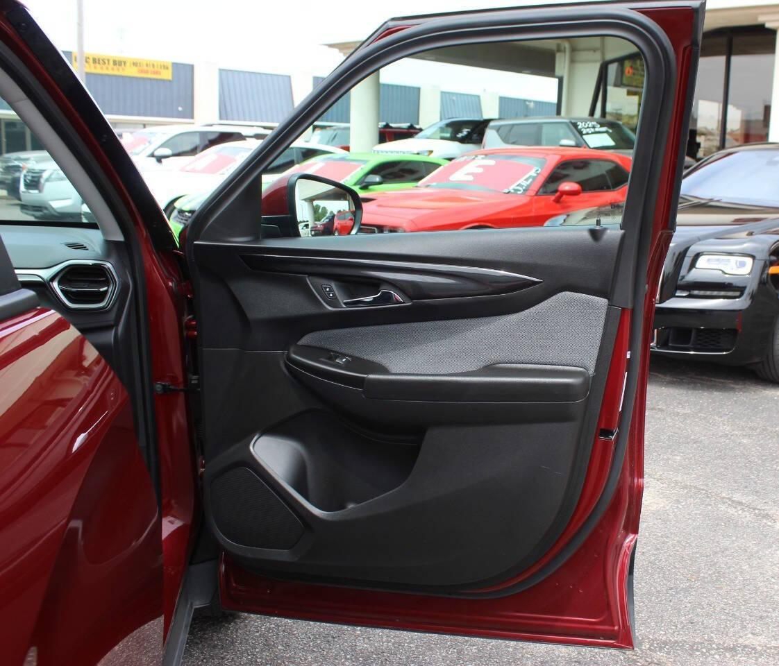 2025 Maroon Chevrolet TrailBlazer LT AWD (KL79MRSL4SB) with an ECOTEC 1.3L Turbo I3 155hp 174ft. lbs. 1.3L I3 engine, Automatic 9-Speed transmission, located at 4301 NW 39th , Oklahoma City, OK, 73112, (405) 949-5600, 35.512135, -97.598671 - NO DRIVERS LICENCE -NO FULL COVERAGE INSURANCE - NO CREDIT CHECK. COME ON OVER TO SUPERSPORTS, TAKE A LOOK AND TEST DRIVE. PLEASE GIVE US A CALL AT (405) 949-5600. NO LICENCIA DE CONDUCIR - NO SEGURO DE COBERTURA TOTAL - NO VERIFICACION DE CREDITO. VISITENOS EN SUPERSPORTS, MIRE NUESTRO - Photo#9