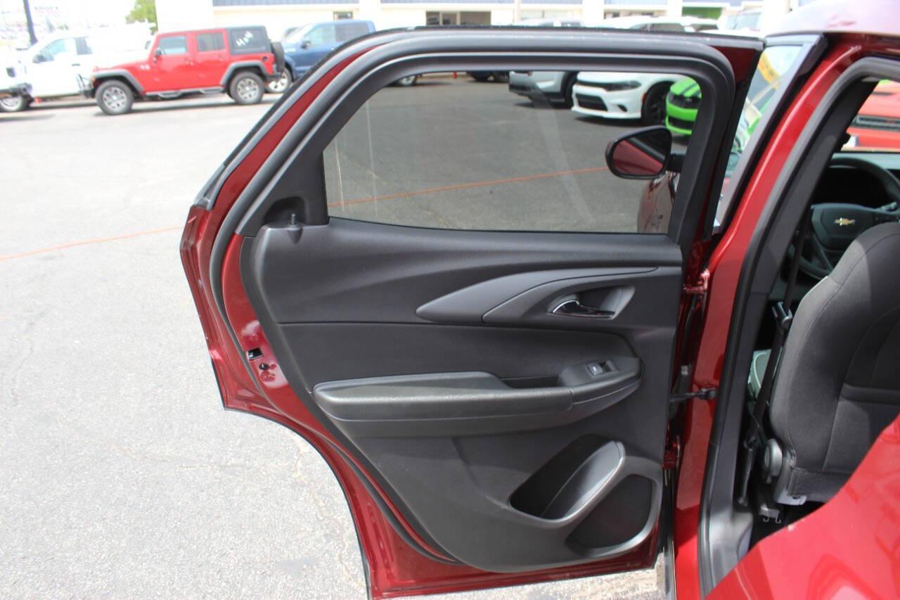2025 Maroon Chevrolet TrailBlazer LT AWD (KL79MRSL4SB) with an ECOTEC 1.3L Turbo I3 155hp 174ft. lbs. 1.3L I3 engine, Automatic 9-Speed transmission, located at 4301 NW 39th , Oklahoma City, OK, 73112, (405) 949-5600, 35.512135, -97.598671 - NO DRIVERS LICENCE -NO FULL COVERAGE INSURANCE - NO CREDIT CHECK. COME ON OVER TO SUPERSPORTS, TAKE A LOOK AND TEST DRIVE. PLEASE GIVE US A CALL AT (405) 949-5600. NO LICENCIA DE CONDUCIR - NO SEGURO DE COBERTURA TOTAL - NO VERIFICACION DE CREDITO. VISITENOS EN SUPERSPORTS, MIRE NUESTRO - Photo#15