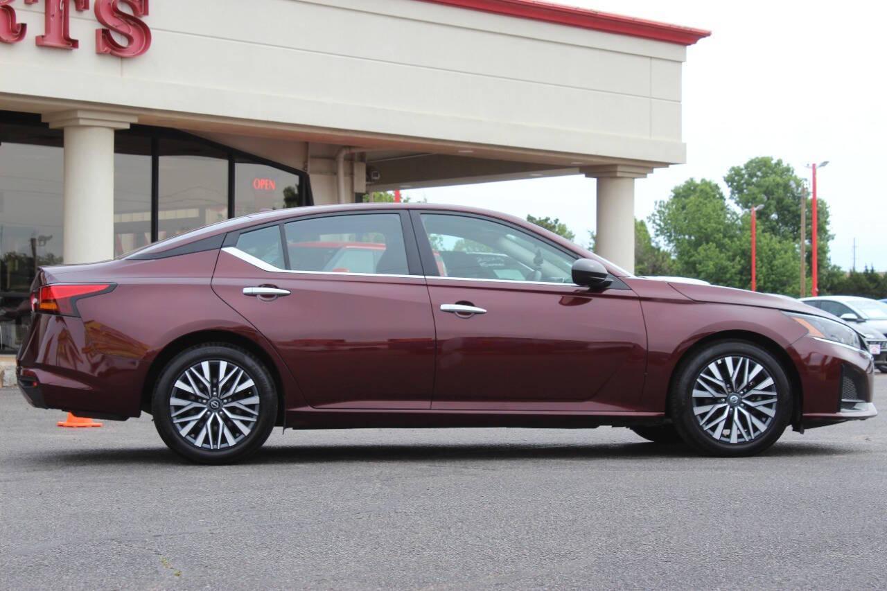 2025 Burgundy Nissan Altima 2.5 SV (1N4BL4DV4SN) with an 2.5L I4 188hp 180ft. lbs. 2.5L I4 engine, CVT transmission, located at 4301 NW 39th , Oklahoma City, OK, 73112, (405) 949-5600, 35.512135, -97.598671 - NO DRIVERS LICENCE -NO FULL COVERAGE INSURANCE - NO CREDIT CHECK. COME ON OVER TO SUPERSPORTS, TAKE A LOOK AND TEST DRIVE. PLEASE GIVE US A CALL AT (405) 949-5600. NO LICENCIA DE CONDUCIR - NO SEGURO DE COBERTURA TOTAL - NO VERIFICACION DE CREDITO. VISITENOS EN SUPERSPORTS, MIRE NUESTRO - Photo#2