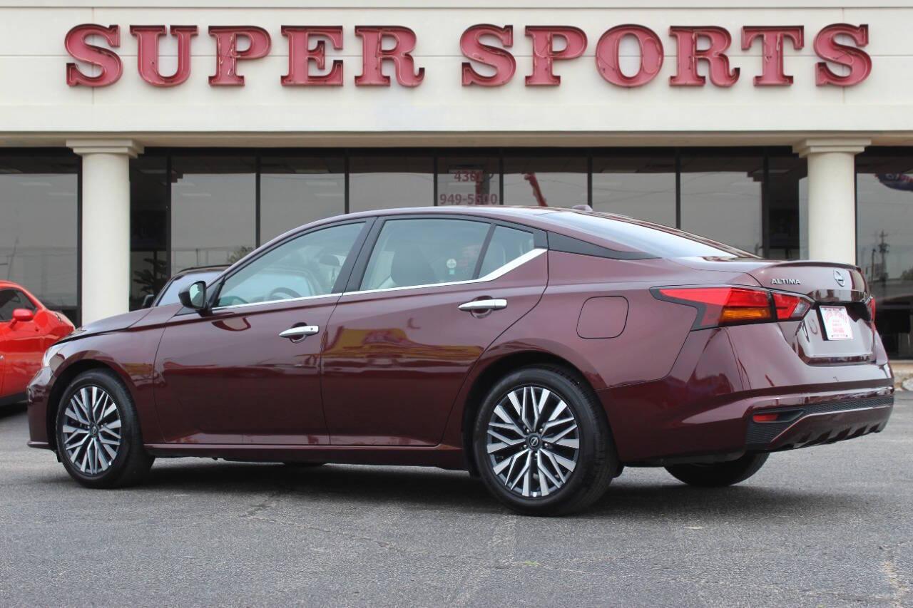 2025 Burgundy Nissan Altima 2.5 SV (1N4BL4DV4SN) with an 2.5L I4 188hp 180ft. lbs. 2.5L I4 engine, CVT transmission, located at 4301 NW 39th , Oklahoma City, OK, 73112, (405) 949-5600, 35.512135, -97.598671 - NO DRIVERS LICENCE -NO FULL COVERAGE INSURANCE - NO CREDIT CHECK. COME ON OVER TO SUPERSPORTS, TAKE A LOOK AND TEST DRIVE. PLEASE GIVE US A CALL AT (405) 949-5600. NO LICENCIA DE CONDUCIR - NO SEGURO DE COBERTURA TOTAL - NO VERIFICACION DE CREDITO. VISITENOS EN SUPERSPORTS, MIRE NUESTRO - Photo#4