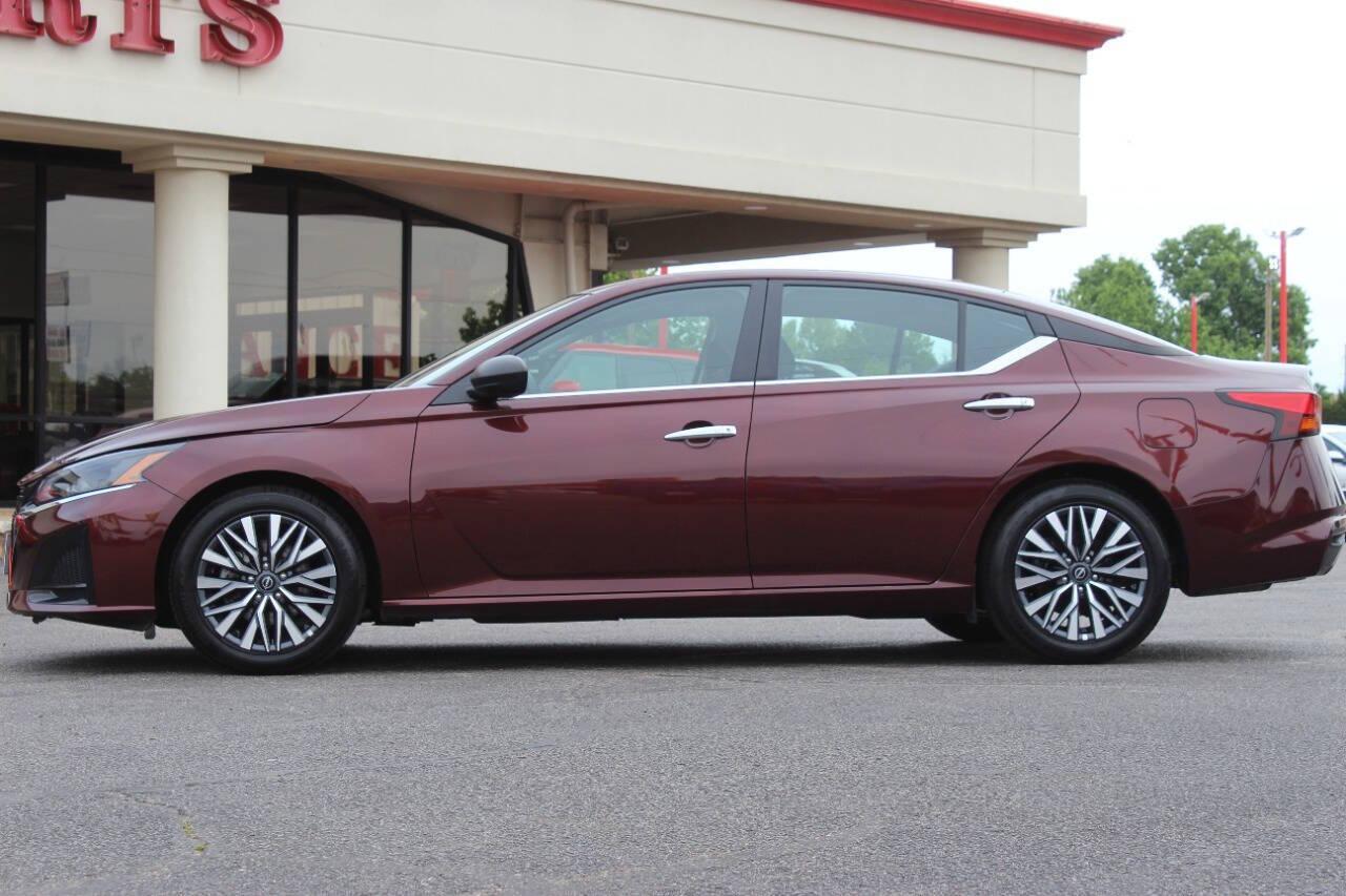 2025 Burgundy Nissan Altima 2.5 SV (1N4BL4DV4SN) with an 2.5L I4 188hp 180ft. lbs. 2.5L I4 engine, CVT transmission, located at 4301 NW 39th , Oklahoma City, OK, 73112, (405) 949-5600, 35.512135, -97.598671 - NO DRIVERS LICENCE -NO FULL COVERAGE INSURANCE - NO CREDIT CHECK. COME ON OVER TO SUPERSPORTS, TAKE A LOOK AND TEST DRIVE. PLEASE GIVE US A CALL AT (405) 949-5600. NO LICENCIA DE CONDUCIR - NO SEGURO DE COBERTURA TOTAL - NO VERIFICACION DE CREDITO. VISITENOS EN SUPERSPORTS, MIRE NUESTRO - Photo#5