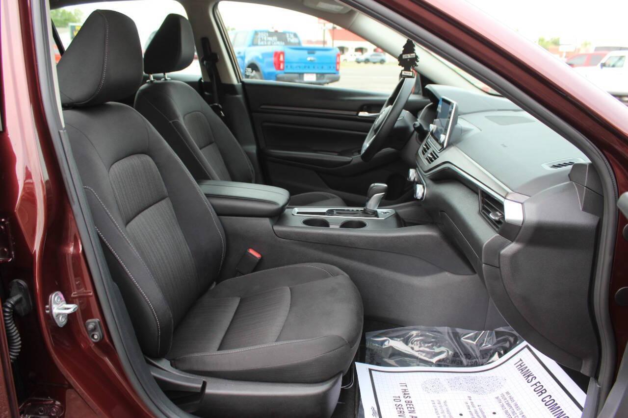 2025 Burgundy Nissan Altima 2.5 SV (1N4BL4DV4SN) with an 2.5L I4 188hp 180ft. lbs. 2.5L I4 engine, CVT transmission, located at 4301 NW 39th , Oklahoma City, OK, 73112, (405) 949-5600, 35.512135, -97.598671 - NO DRIVERS LICENCE -NO FULL COVERAGE INSURANCE - NO CREDIT CHECK. COME ON OVER TO SUPERSPORTS, TAKE A LOOK AND TEST DRIVE. PLEASE GIVE US A CALL AT (405) 949-5600. NO LICENCIA DE CONDUCIR - NO SEGURO DE COBERTURA TOTAL - NO VERIFICACION DE CREDITO. VISITENOS EN SUPERSPORTS, MIRE NUESTRO - Photo#8