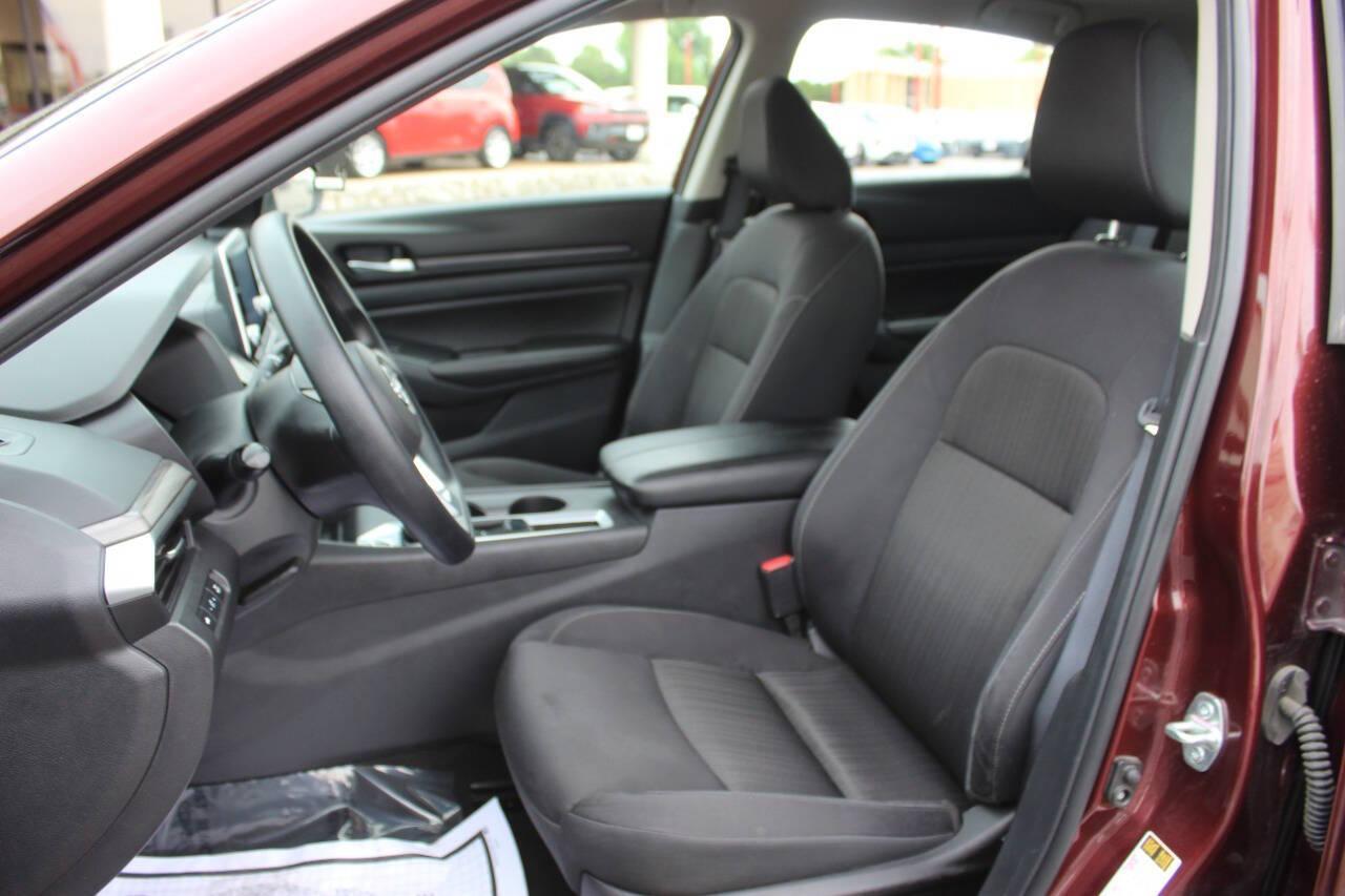 2025 Burgundy Nissan Altima 2.5 SV (1N4BL4DV4SN) with an 2.5L I4 188hp 180ft. lbs. 2.5L I4 engine, CVT transmission, located at 4301 NW 39th , Oklahoma City, OK, 73112, (405) 949-5600, 35.512135, -97.598671 - NO DRIVERS LICENCE -NO FULL COVERAGE INSURANCE - NO CREDIT CHECK. COME ON OVER TO SUPERSPORTS, TAKE A LOOK AND TEST DRIVE. PLEASE GIVE US A CALL AT (405) 949-5600. NO LICENCIA DE CONDUCIR - NO SEGURO DE COBERTURA TOTAL - NO VERIFICACION DE CREDITO. VISITENOS EN SUPERSPORTS, MIRE NUESTRO - Photo#16