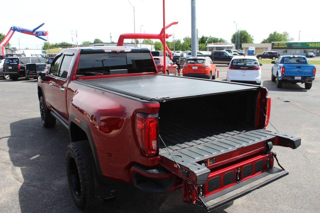 2020 Maroon GMC Sierra 3500HD Denali Crew Cab 4WD (1GT49WEY9LF) with an Duramax 6.6L Biodiesel Turbo V8 445hp 910ft. lbs. 6.6L V8 engine, Automatic 10-Speed transmission, located at 4301 NW 39th , Oklahoma City, OK, 73112, (405) 949-5600, 35.512135, -97.598671 - NO DRIVERS LICENCE -NO FULL COVERAGE INSURANCE - NO CREDIT CHECK. COME ON OVER TO SUPERSPORTS, TAKE A LOOK AND TEST DRIVE. PLEASE GIVE US A CALL AT (405) 949-5600. NO LICENCIA DE CONDUCIR - NO SEGURO DE COBERTURA TOTAL - NO VERIFICACION DE CREDITO. VISITENOS EN SUPERSPORTS, MIRE NUESTRO - Photo#23