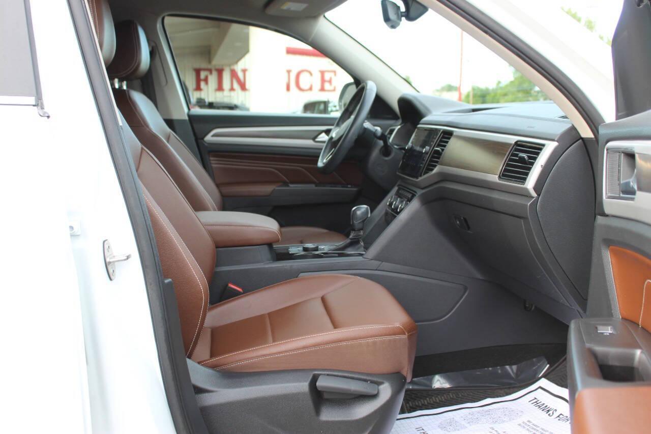 2023 White Volkswagen Atlas V6 SE w/Technology 4MOTION (1V2HR2CA4PC) with an 3.6L V6 276hp 266ft. lbs. 3.6L V6 engine, Automatic 8-Speed transmission, located at 4301 NW 39th , Oklahoma City, OK, 73112, (405) 949-5600, 35.512135, -97.598671 - NO DRIVERS LICENCE -NO FULL COVERAGE INSURANCE - NO CREDIT CHECK. COME ON OVER TO SUPERSPORTS, TAKE A LOOK AND TEST DRIVE. PLEASE GIVE US A CALL AT (405) 949-5600. NO LICENCIA DE CONDUCIR - NO SEGURO DE COBERTURA TOTAL - NO VERIFICACION DE CREDITO. VISITENOS EN SUPERSPORTS, MIRE NUESTRO - Photo#8