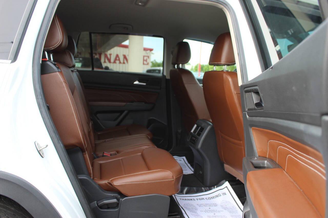 2023 White Volkswagen Atlas V6 SE w/Technology 4MOTION (1V2HR2CA4PC) with an 3.6L V6 276hp 266ft. lbs. 3.6L V6 engine, Automatic 8-Speed transmission, located at 4301 NW 39th , Oklahoma City, OK, 73112, (405) 949-5600, 35.512135, -97.598671 - NO DRIVERS LICENCE -NO FULL COVERAGE INSURANCE - NO CREDIT CHECK. COME ON OVER TO SUPERSPORTS, TAKE A LOOK AND TEST DRIVE. PLEASE GIVE US A CALL AT (405) 949-5600. NO LICENCIA DE CONDUCIR - NO SEGURO DE COBERTURA TOTAL - NO VERIFICACION DE CREDITO. VISITENOS EN SUPERSPORTS, MIRE NUESTRO - Photo#10