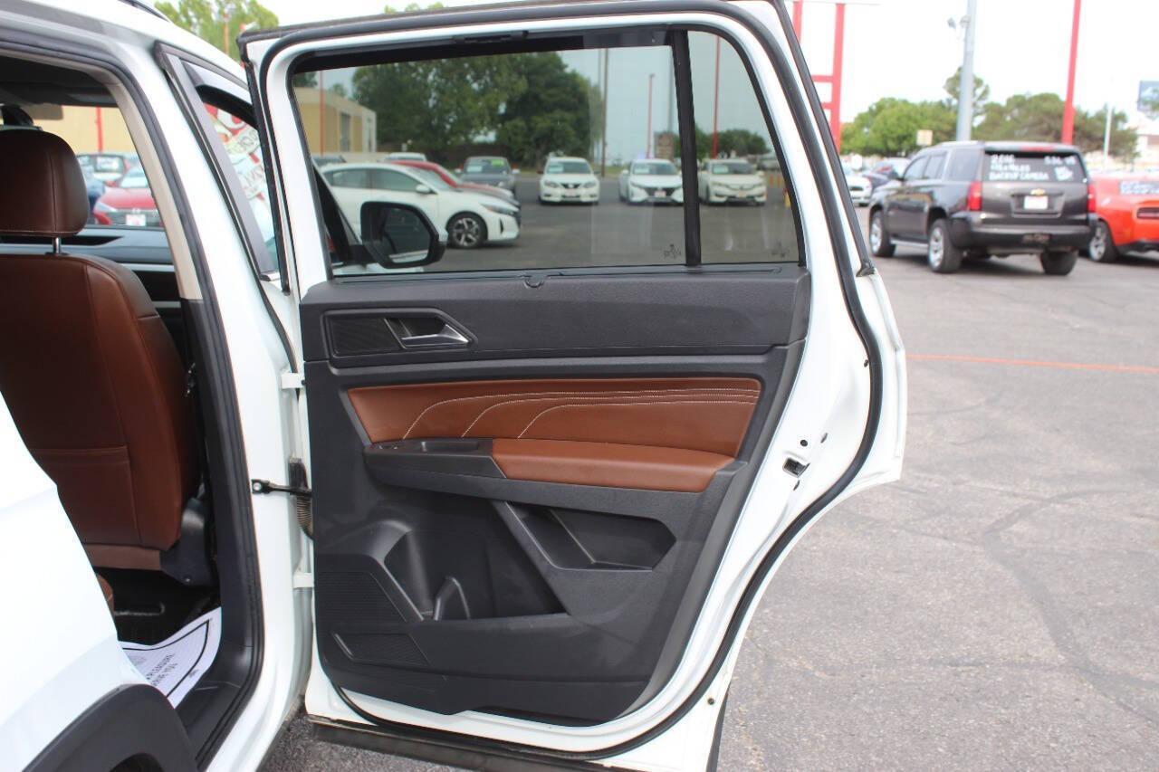 2023 White Volkswagen Atlas V6 SE w/Technology 4MOTION (1V2HR2CA4PC) with an 3.6L V6 276hp 266ft. lbs. 3.6L V6 engine, Automatic 8-Speed transmission, located at 4301 NW 39th , Oklahoma City, OK, 73112, (405) 949-5600, 35.512135, -97.598671 - NO DRIVERS LICENCE -NO FULL COVERAGE INSURANCE - NO CREDIT CHECK. COME ON OVER TO SUPERSPORTS, TAKE A LOOK AND TEST DRIVE. PLEASE GIVE US A CALL AT (405) 949-5600. NO LICENCIA DE CONDUCIR - NO SEGURO DE COBERTURA TOTAL - NO VERIFICACION DE CREDITO. VISITENOS EN SUPERSPORTS, MIRE NUESTRO - Photo#11