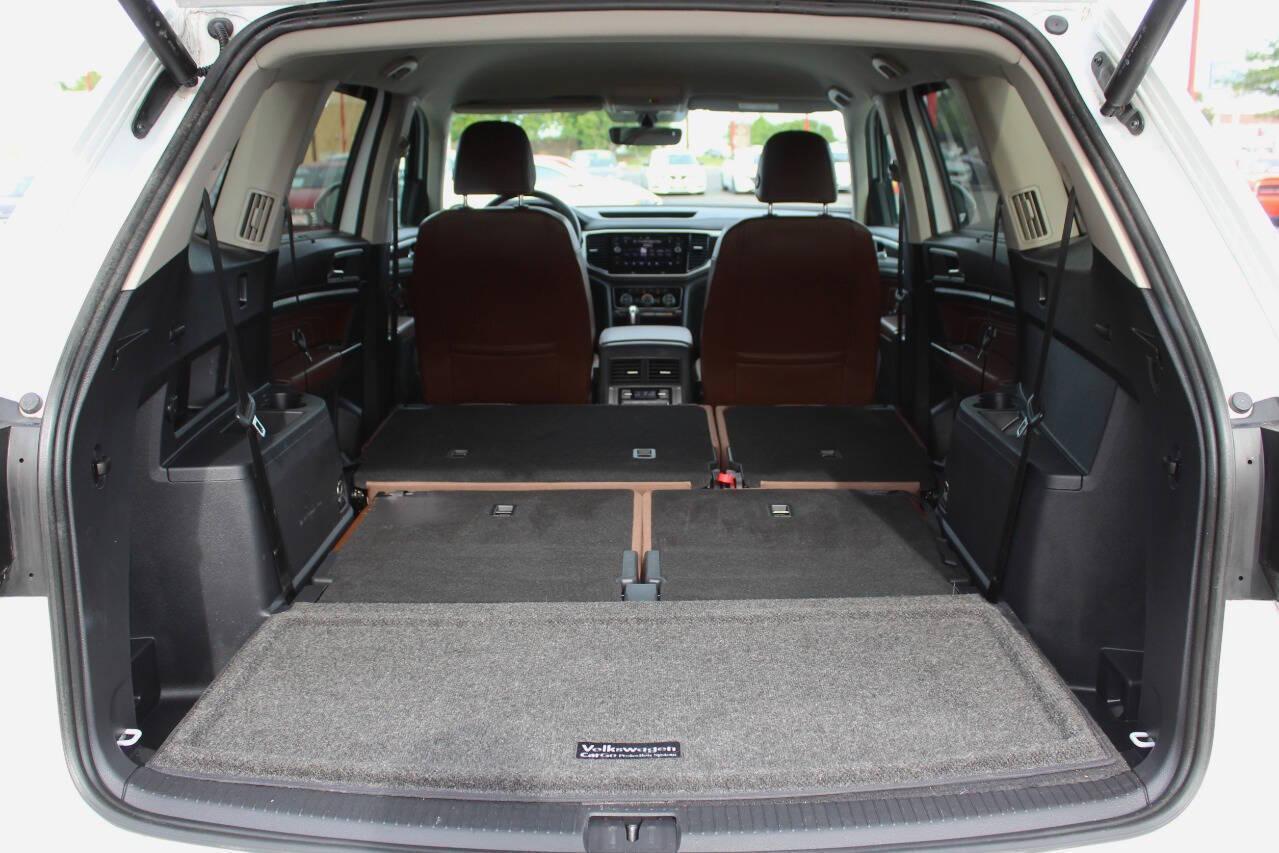 2023 White Volkswagen Atlas V6 SE w/Technology 4MOTION (1V2HR2CA4PC) with an 3.6L V6 276hp 266ft. lbs. 3.6L V6 engine, Automatic 8-Speed transmission, located at 4301 NW 39th , Oklahoma City, OK, 73112, (405) 949-5600, 35.512135, -97.598671 - NO DRIVERS LICENCE -NO FULL COVERAGE INSURANCE - NO CREDIT CHECK. COME ON OVER TO SUPERSPORTS, TAKE A LOOK AND TEST DRIVE. PLEASE GIVE US A CALL AT (405) 949-5600. NO LICENCIA DE CONDUCIR - NO SEGURO DE COBERTURA TOTAL - NO VERIFICACION DE CREDITO. VISITENOS EN SUPERSPORTS, MIRE NUESTRO - Photo#15