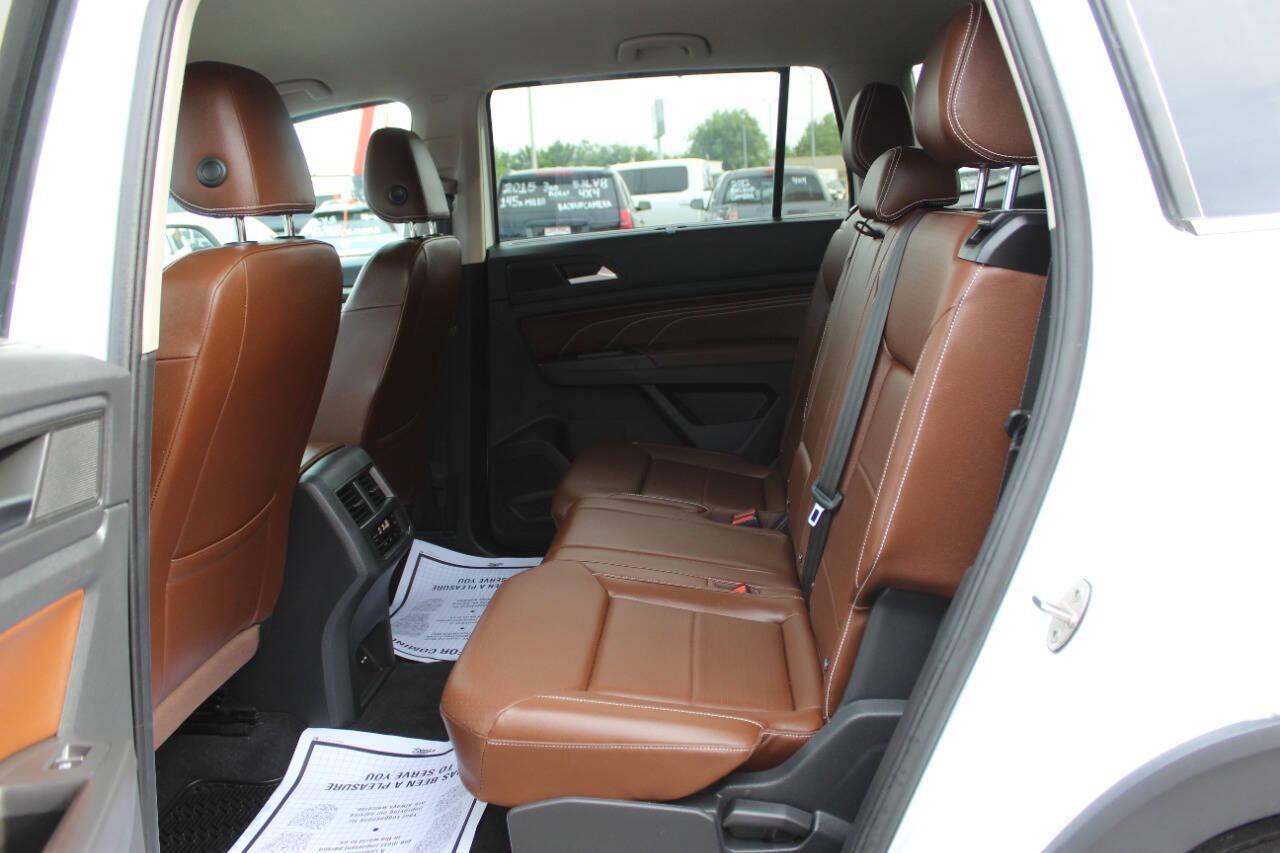 2023 White Volkswagen Atlas V6 SE w/Technology 4MOTION (1V2HR2CA4PC) with an 3.6L V6 276hp 266ft. lbs. 3.6L V6 engine, Automatic 8-Speed transmission, located at 4301 NW 39th , Oklahoma City, OK, 73112, (405) 949-5600, 35.512135, -97.598671 - NO DRIVERS LICENCE -NO FULL COVERAGE INSURANCE - NO CREDIT CHECK. COME ON OVER TO SUPERSPORTS, TAKE A LOOK AND TEST DRIVE. PLEASE GIVE US A CALL AT (405) 949-5600. NO LICENCIA DE CONDUCIR - NO SEGURO DE COBERTURA TOTAL - NO VERIFICACION DE CREDITO. VISITENOS EN SUPERSPORTS, MIRE NUESTRO - Photo#17