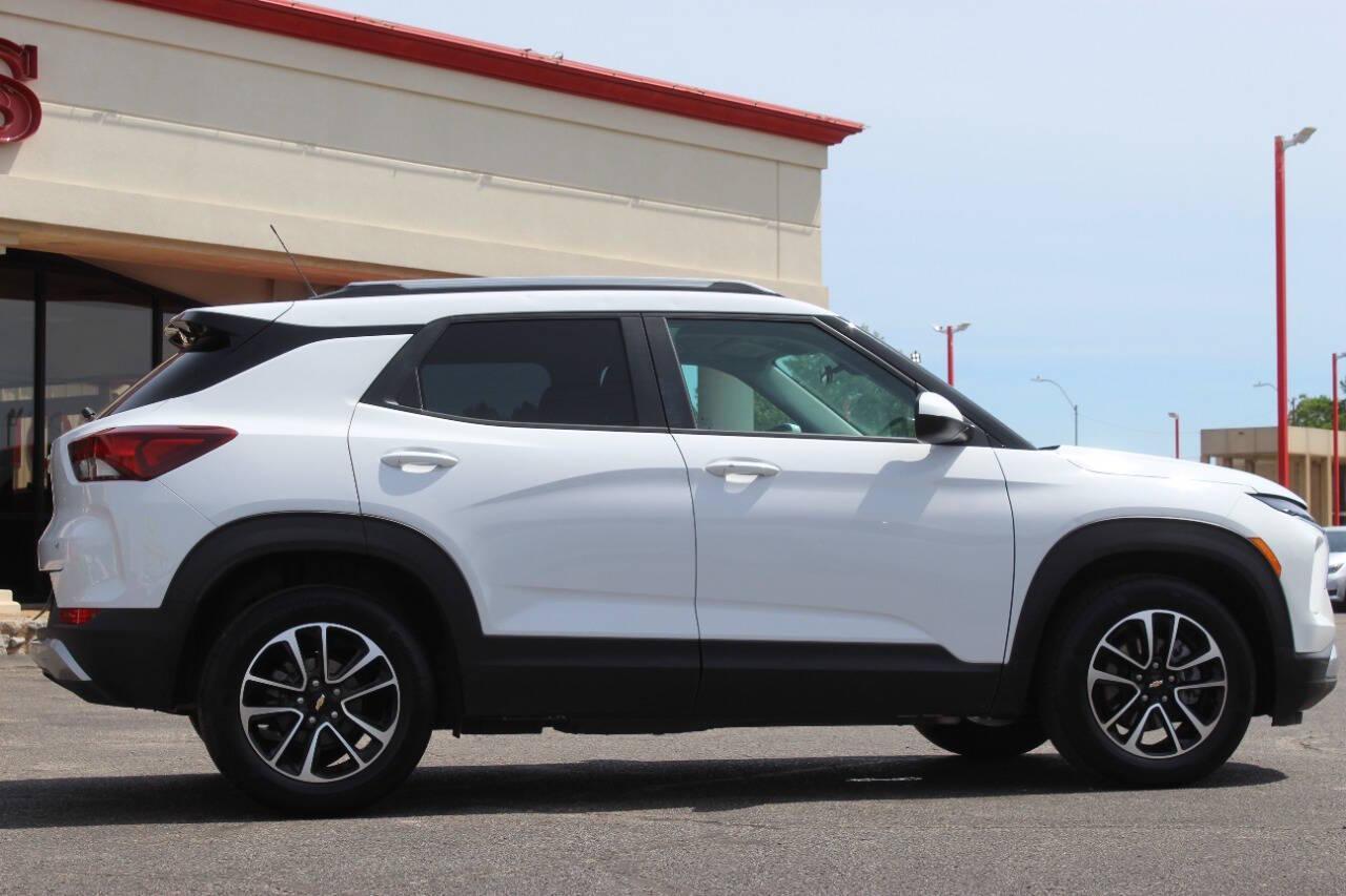 2025 White Chevrolet TrailBlazer LT (KL79MPSL1SB) with an ECOTEC 1.3L Turbo I3 155hp 174ft. lbs. 1.3L I3 engine, CVT transmission, located at 4301 NW 39th , Oklahoma City, OK, 73112, (405) 949-5600, 35.512135, -97.598671 - NO DRIVERS LICENCE -NO FULL COVERAGE INSURANCE - NO CREDIT CHECK. COME ON OVER TO SUPERSPORTS, TAKE A LOOK AND TEST DRIVE. PLEASE GIVE US A CALL AT (405) 949-5600. NO LICENCIA DE CONDUCIR - NO SEGURO DE COBERTURA TOTAL - NO VERIFICACION DE CREDITO. VISITENOS EN SUPERSPORTS, MIRE NUESTRO - Photo#2