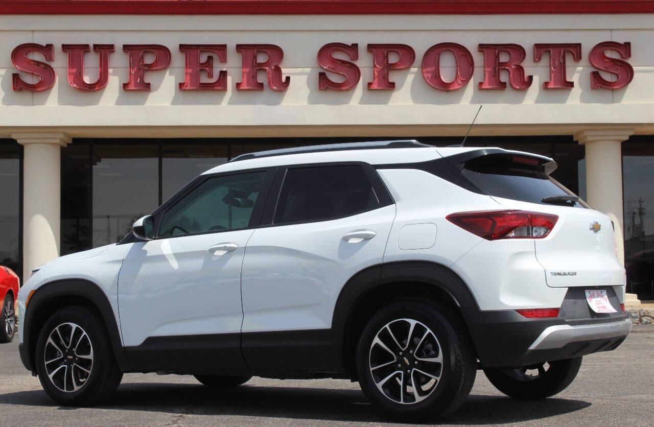 2025 White Chevrolet TrailBlazer LT (KL79MPSL1SB) with an ECOTEC 1.3L Turbo I3 155hp 174ft. lbs. 1.3L I3 engine, CVT transmission, located at 4301 NW 39th , Oklahoma City, OK, 73112, (405) 949-5600, 35.512135, -97.598671 - NO DRIVERS LICENCE -NO FULL COVERAGE INSURANCE - NO CREDIT CHECK. COME ON OVER TO SUPERSPORTS, TAKE A LOOK AND TEST DRIVE. PLEASE GIVE US A CALL AT (405) 949-5600. NO LICENCIA DE CONDUCIR - NO SEGURO DE COBERTURA TOTAL - NO VERIFICACION DE CREDITO. VISITENOS EN SUPERSPORTS, MIRE NUESTRO - Photo#4