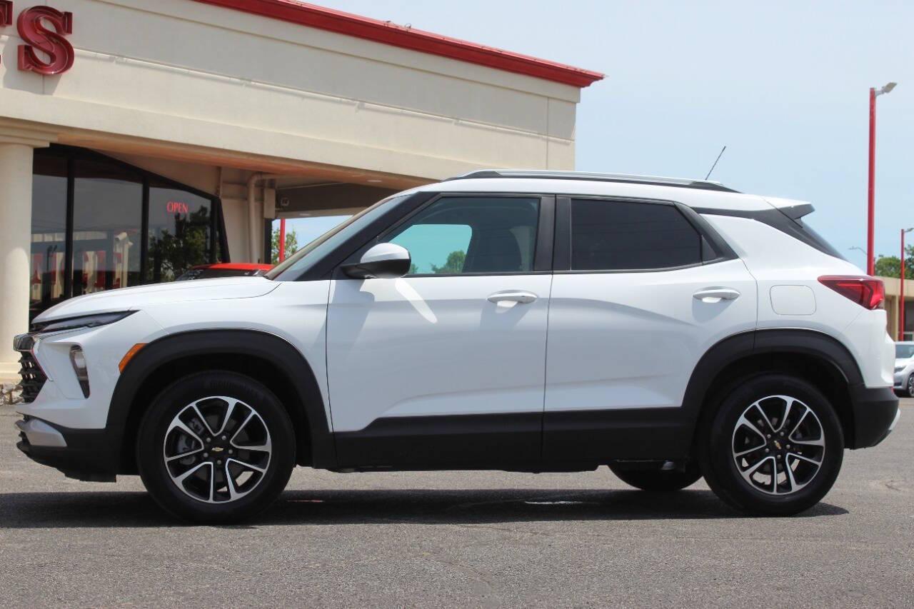 2025 White Chevrolet TrailBlazer LT (KL79MPSL1SB) with an ECOTEC 1.3L Turbo I3 155hp 174ft. lbs. 1.3L I3 engine, CVT transmission, located at 4301 NW 39th , Oklahoma City, OK, 73112, (405) 949-5600, 35.512135, -97.598671 - NO DRIVERS LICENCE -NO FULL COVERAGE INSURANCE - NO CREDIT CHECK. COME ON OVER TO SUPERSPORTS, TAKE A LOOK AND TEST DRIVE. PLEASE GIVE US A CALL AT (405) 949-5600. NO LICENCIA DE CONDUCIR - NO SEGURO DE COBERTURA TOTAL - NO VERIFICACION DE CREDITO. VISITENOS EN SUPERSPORTS, MIRE NUESTRO - Photo#5