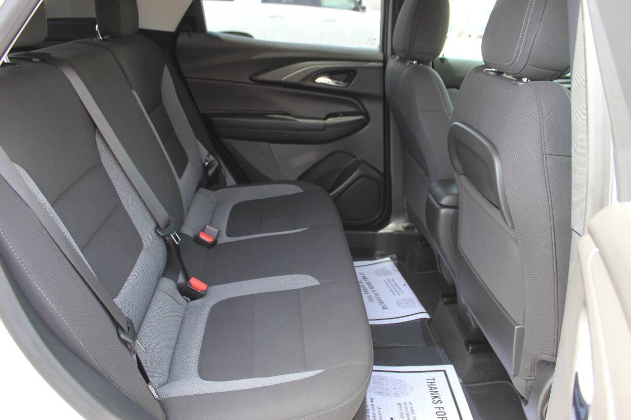 2025 White Chevrolet TrailBlazer LT (KL79MPSL1SB) with an ECOTEC 1.3L Turbo I3 155hp 174ft. lbs. 1.3L I3 engine, CVT transmission, located at 4301 NW 39th , Oklahoma City, OK, 73112, (405) 949-5600, 35.512135, -97.598671 - NO DRIVERS LICENCE -NO FULL COVERAGE INSURANCE - NO CREDIT CHECK. COME ON OVER TO SUPERSPORTS, TAKE A LOOK AND TEST DRIVE. PLEASE GIVE US A CALL AT (405) 949-5600. NO LICENCIA DE CONDUCIR - NO SEGURO DE COBERTURA TOTAL - NO VERIFICACION DE CREDITO. VISITENOS EN SUPERSPORTS, MIRE NUESTRO - Photo#9