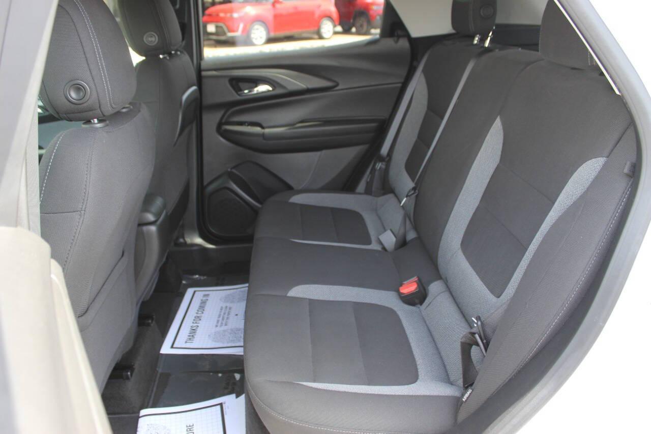 2025 White Chevrolet TrailBlazer LT (KL79MPSL1SB) with an ECOTEC 1.3L Turbo I3 155hp 174ft. lbs. 1.3L I3 engine, CVT transmission, located at 4301 NW 39th , Oklahoma City, OK, 73112, (405) 949-5600, 35.512135, -97.598671 - NO DRIVERS LICENCE -NO FULL COVERAGE INSURANCE - NO CREDIT CHECK. COME ON OVER TO SUPERSPORTS, TAKE A LOOK AND TEST DRIVE. PLEASE GIVE US A CALL AT (405) 949-5600. NO LICENCIA DE CONDUCIR - NO SEGURO DE COBERTURA TOTAL - NO VERIFICACION DE CREDITO. VISITENOS EN SUPERSPORTS, MIRE NUESTRO - Photo#13