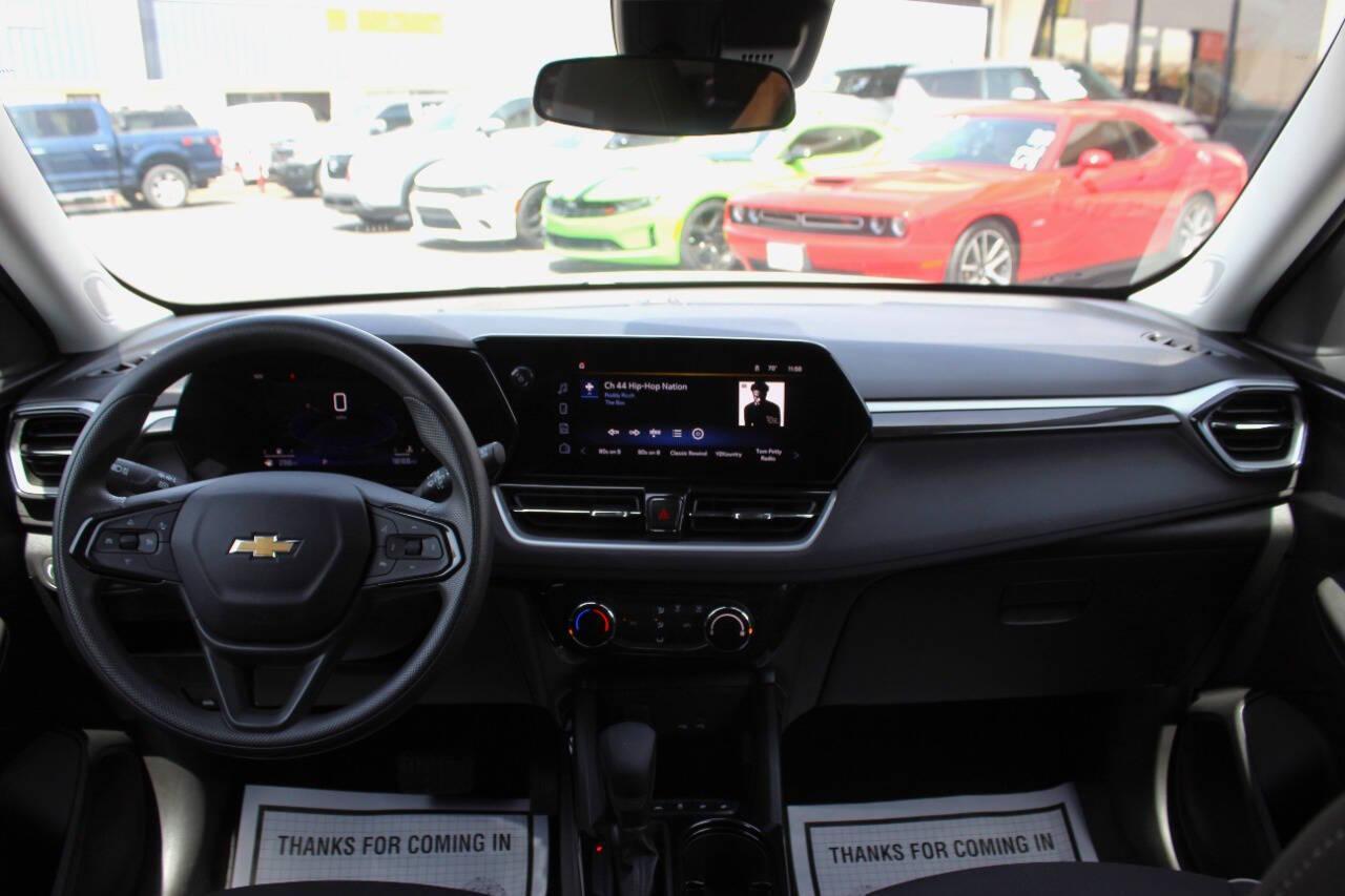 2025 White Chevrolet TrailBlazer LT (KL79MPSL1SB) with an ECOTEC 1.3L Turbo I3 155hp 174ft. lbs. 1.3L I3 engine, CVT transmission, located at 4301 NW 39th , Oklahoma City, OK, 73112, (405) 949-5600, 35.512135, -97.598671 - NO DRIVERS LICENCE -NO FULL COVERAGE INSURANCE - NO CREDIT CHECK. COME ON OVER TO SUPERSPORTS, TAKE A LOOK AND TEST DRIVE. PLEASE GIVE US A CALL AT (405) 949-5600. NO LICENCIA DE CONDUCIR - NO SEGURO DE COBERTURA TOTAL - NO VERIFICACION DE CREDITO. VISITENOS EN SUPERSPORTS, MIRE NUESTRO - Photo#18