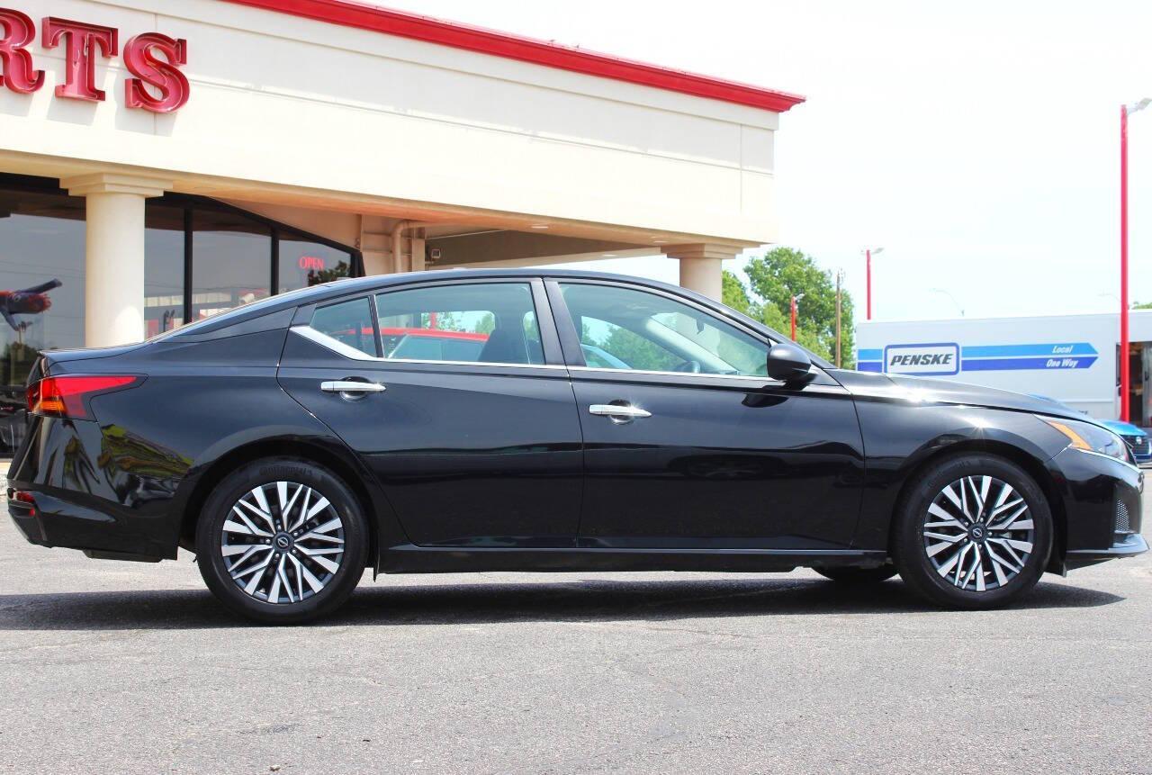 2025 Black Nissan Altima 2.5 SV (1N4BL4DV1SN) with an 2.5L I4 188hp 180ft. lbs. 2.5L I4 engine, CVT transmission, located at 4301 NW 39th , Oklahoma City, OK, 73112, (405) 949-5600, 35.512135, -97.598671 - NO DRIVERS LICENCE -NO FULL COVERAGE INSURANCE - NO CREDIT CHECK. COME ON OVER TO SUPERSPORTS, TAKE A LOOK AND TEST DRIVE. PLEASE GIVE US A CALL AT (405) 949-5600. NO LICENCIA DE CONDUCIR - NO SEGURO DE COBERTURA TOTAL - NO VERIFICACION DE CREDITO. VISITENOS EN SUPERSPORTS, MIRE NUESTRO - Photo#2