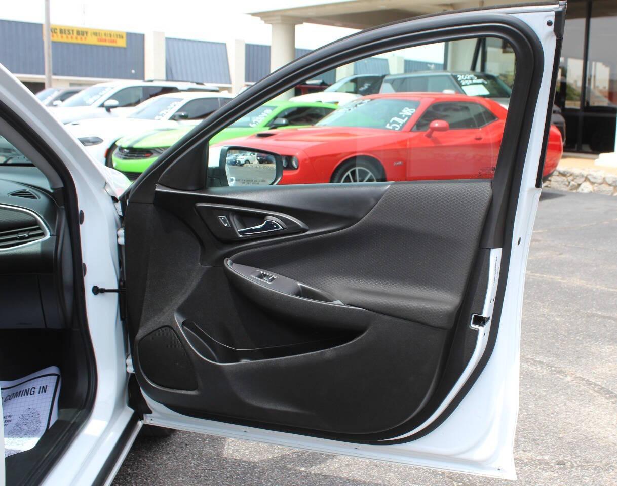2023 Off White Chevrolet Malibu 1LT (1G1ZD5ST8PF) with an Ecotec 1.5L Turbo I4 160hp 184ft. lbs. 1.5L I4 engine, CVT transmission, located at 4301 NW 39th , Oklahoma City, OK, 73112, (405) 949-5600, 35.512135, -97.598671 - NO DRIVERS LICENCE -NO FULL COVERAGE INSURANCE - NO CREDIT CHECK. COME ON OVER TO SUPERSPORTS, TAKE A LOOK AND TEST DRIVE. PLEASE GIVE US A CALL AT (405) 949-5600. NO LICENCIA DE CONDUCIR - NO SEGURO DE COBERTURA TOTAL - NO VERIFICACION DE CREDITO. VISITENOS EN SUPERSPORTS, MIRE NUESTRO - Photo#9