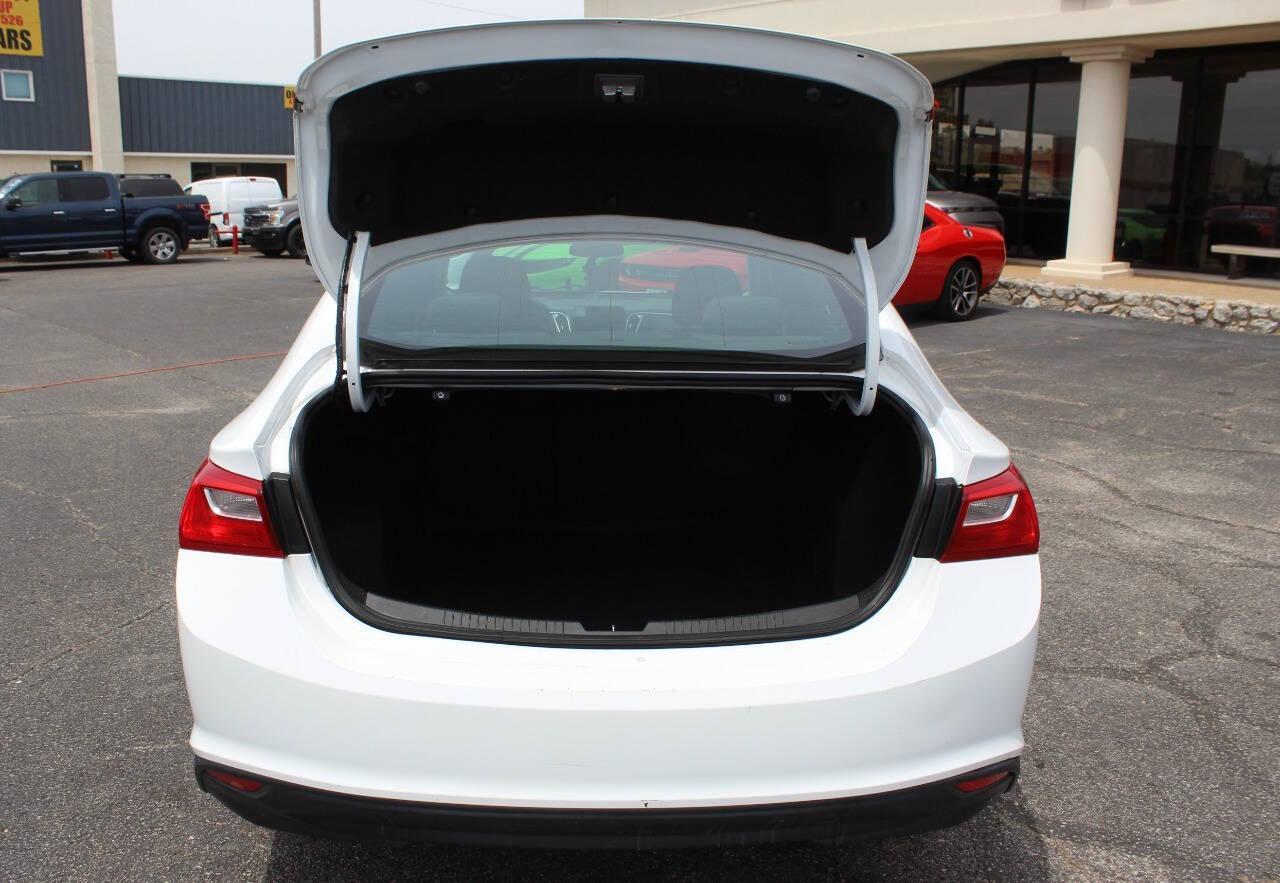 2023 Off White Chevrolet Malibu 1LT (1G1ZD5ST8PF) with an Ecotec 1.5L Turbo I4 160hp 184ft. lbs. 1.5L I4 engine, CVT transmission, located at 4301 NW 39th , Oklahoma City, OK, 73112, (405) 949-5600, 35.512135, -97.598671 - NO DRIVERS LICENCE -NO FULL COVERAGE INSURANCE - NO CREDIT CHECK. COME ON OVER TO SUPERSPORTS, TAKE A LOOK AND TEST DRIVE. PLEASE GIVE US A CALL AT (405) 949-5600. NO LICENCIA DE CONDUCIR - NO SEGURO DE COBERTURA TOTAL - NO VERIFICACION DE CREDITO. VISITENOS EN SUPERSPORTS, MIRE NUESTRO - Photo#12