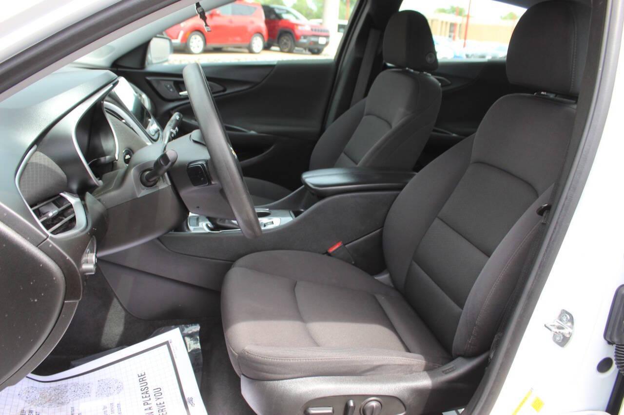 2023 Off White Chevrolet Malibu 1LT (1G1ZD5ST8PF) with an Ecotec 1.5L Turbo I4 160hp 184ft. lbs. 1.5L I4 engine, CVT transmission, located at 4301 NW 39th , Oklahoma City, OK, 73112, (405) 949-5600, 35.512135, -97.598671 - NO DRIVERS LICENCE -NO FULL COVERAGE INSURANCE - NO CREDIT CHECK. COME ON OVER TO SUPERSPORTS, TAKE A LOOK AND TEST DRIVE. PLEASE GIVE US A CALL AT (405) 949-5600. NO LICENCIA DE CONDUCIR - NO SEGURO DE COBERTURA TOTAL - NO VERIFICACION DE CREDITO. VISITENOS EN SUPERSPORTS, MIRE NUESTRO - Photo#16