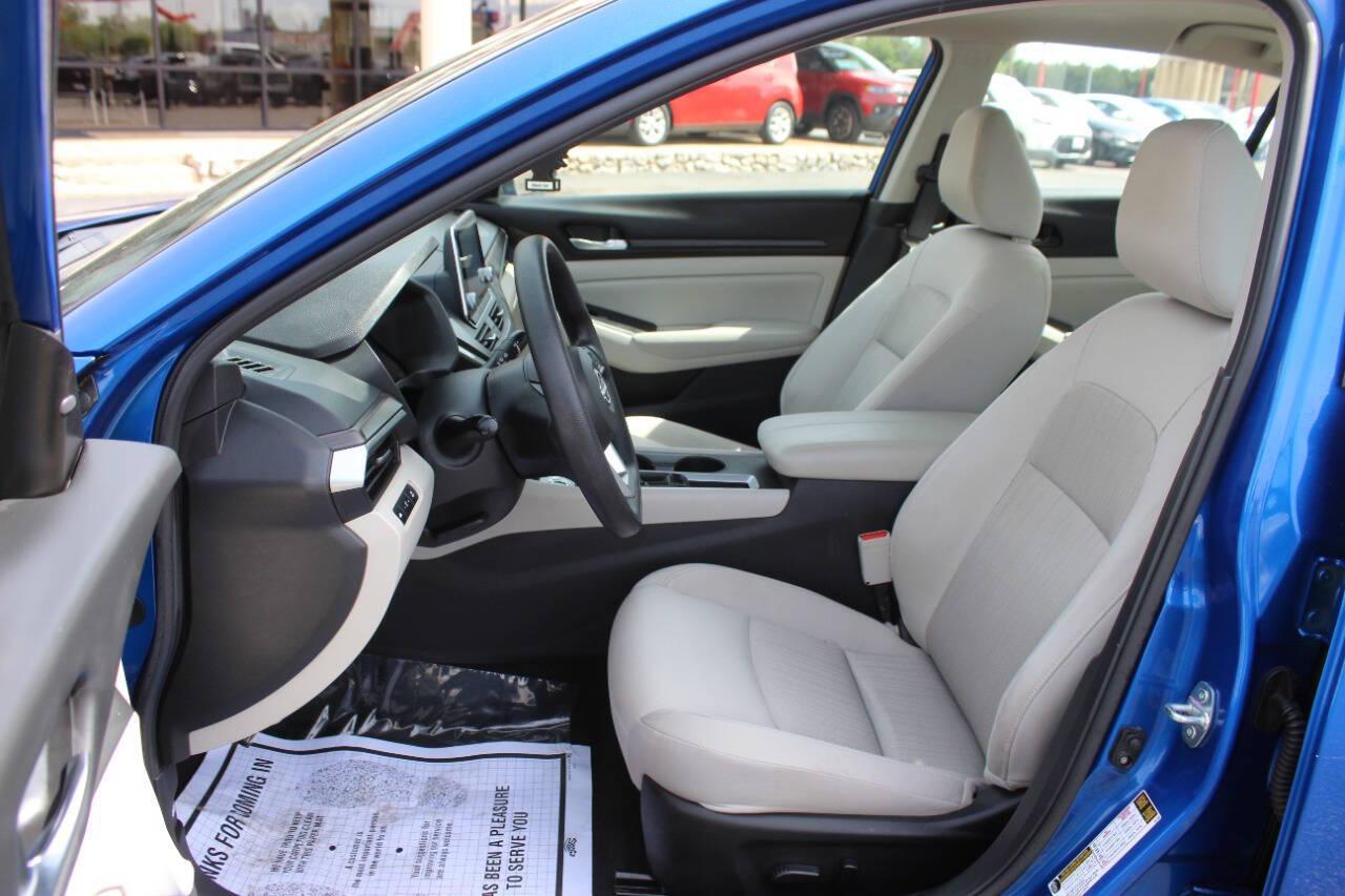 2025 Blue Nissan Altima 2.5 SV (1N4BL4DV0SN) with an 2.5L I4 188hp 180ft. lbs. 2.5L I4 engine, CVT transmission, located at 4301 NW 39th , Oklahoma City, OK, 73112, (405) 949-5600, 35.512135, -97.598671 - NO DRIVERS LICENCE -NO FULL COVERAGE INSURANCE - NO CREDIT CHECK. COME ON OVER TO SUPERSPORTS, TAKE A LOOK AND TEST DRIVE. PLEASE GIVE US A CALL AT (405) 949-5600. NO LICENCIA DE CONDUCIR - NO SEGURO DE COBERTURA TOTAL - NO VERIFICACION DE CREDITO. VISITENOS EN SUPERSPORTS, MIRE NUESTRO N - Photo#16