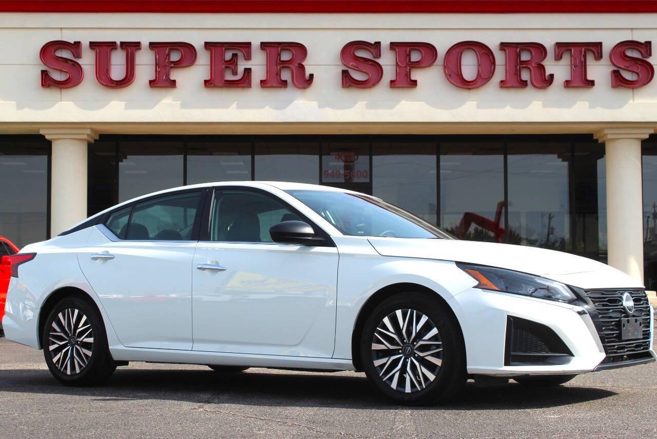 2025 White Nissan Altima 2.5 SV (1N4BL4DV6SN) with an 2.5L I4 188hp 180ft. lbs. 2.5L I4 engine, CVT transmission, located at 4301 NW 39th , Oklahoma City, OK, 73112, (405) 949-5600, 35.512135, -97.598671 - NO DRIVERS LICENCE -NO FULL COVERAGE INSURANCE - NO CREDIT CHECK. COME ON OVER TO SUPERSPORTS, TAKE A LOOK AND TEST DRIVE. PLEASE GIVE US A CALL AT (405) 949-5600. NO LICENCIA DE CONDUCIR - NO SEGURO DE COBERTURA TOTAL - NO VERIFICACION DE CREDITO. VISITENOS EN SUPERSPORTS, MIRE NUESTRO - Photo#0
