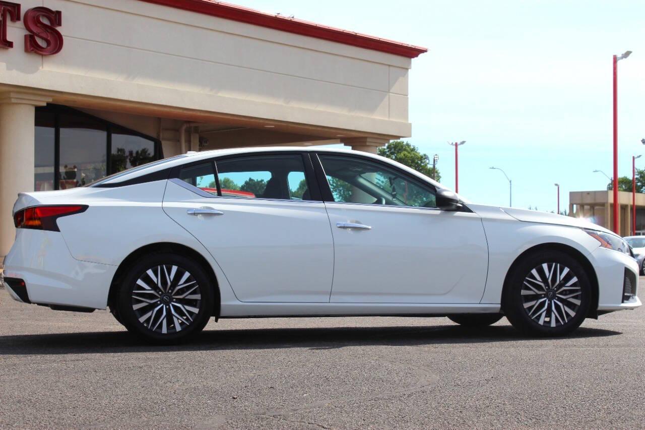 2025 White Nissan Altima 2.5 SV (1N4BL4DV6SN) with an 2.5L I4 188hp 180ft. lbs. 2.5L I4 engine, CVT transmission, located at 4301 NW 39th , Oklahoma City, OK, 73112, (405) 949-5600, 35.512135, -97.598671 - NO DRIVERS LICENCE -NO FULL COVERAGE INSURANCE - NO CREDIT CHECK. COME ON OVER TO SUPERSPORTS, TAKE A LOOK AND TEST DRIVE. PLEASE GIVE US A CALL AT (405) 949-5600. NO LICENCIA DE CONDUCIR - NO SEGURO DE COBERTURA TOTAL - NO VERIFICACION DE CREDITO. VISITENOS EN SUPERSPORTS, MIRE NUESTRO - Photo#2