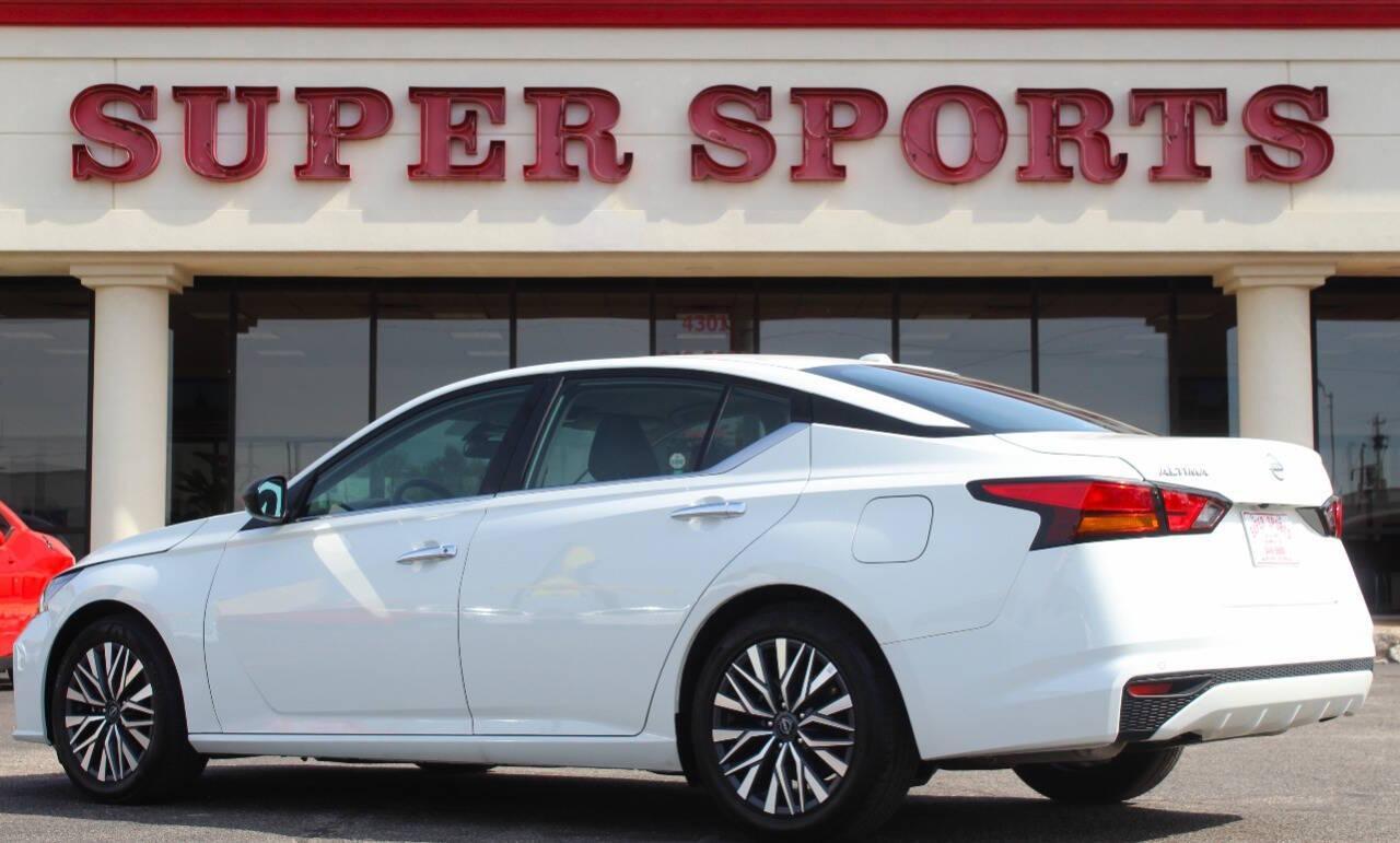 2025 White Nissan Altima 2.5 SV (1N4BL4DV6SN) with an 2.5L I4 188hp 180ft. lbs. 2.5L I4 engine, CVT transmission, located at 4301 NW 39th , Oklahoma City, OK, 73112, (405) 949-5600, 35.512135, -97.598671 - NO DRIVERS LICENCE -NO FULL COVERAGE INSURANCE - NO CREDIT CHECK. COME ON OVER TO SUPERSPORTS, TAKE A LOOK AND TEST DRIVE. PLEASE GIVE US A CALL AT (405) 949-5600. NO LICENCIA DE CONDUCIR - NO SEGURO DE COBERTURA TOTAL - NO VERIFICACION DE CREDITO. VISITENOS EN SUPERSPORTS, MIRE NUESTRO - Photo#4