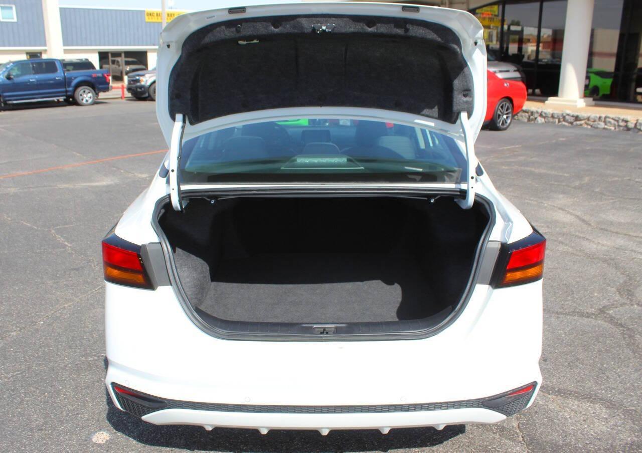 2025 White Nissan Altima 2.5 SV (1N4BL4DV6SN) with an 2.5L I4 188hp 180ft. lbs. 2.5L I4 engine, CVT transmission, located at 4301 NW 39th , Oklahoma City, OK, 73112, (405) 949-5600, 35.512135, -97.598671 - NO DRIVERS LICENCE -NO FULL COVERAGE INSURANCE - NO CREDIT CHECK. COME ON OVER TO SUPERSPORTS, TAKE A LOOK AND TEST DRIVE. PLEASE GIVE US A CALL AT (405) 949-5600. NO LICENCIA DE CONDUCIR - NO SEGURO DE COBERTURA TOTAL - NO VERIFICACION DE CREDITO. VISITENOS EN SUPERSPORTS, MIRE NUESTRO - Photo#12