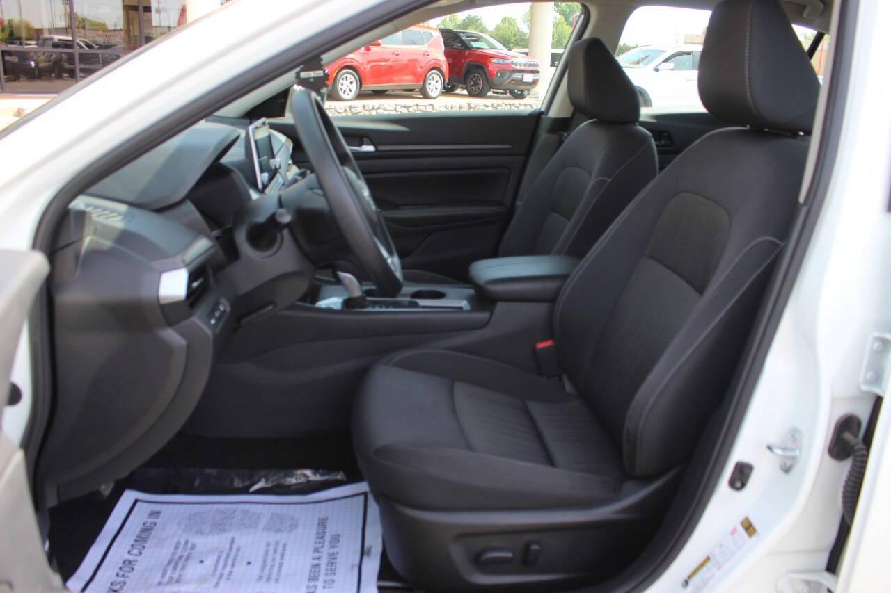 2025 White Nissan Altima 2.5 SV (1N4BL4DV6SN) with an 2.5L I4 188hp 180ft. lbs. 2.5L I4 engine, CVT transmission, located at 4301 NW 39th , Oklahoma City, OK, 73112, (405) 949-5600, 35.512135, -97.598671 - NO DRIVERS LICENCE -NO FULL COVERAGE INSURANCE - NO CREDIT CHECK. COME ON OVER TO SUPERSPORTS, TAKE A LOOK AND TEST DRIVE. PLEASE GIVE US A CALL AT (405) 949-5600. NO LICENCIA DE CONDUCIR - NO SEGURO DE COBERTURA TOTAL - NO VERIFICACION DE CREDITO. VISITENOS EN SUPERSPORTS, MIRE NUESTRO - Photo#16