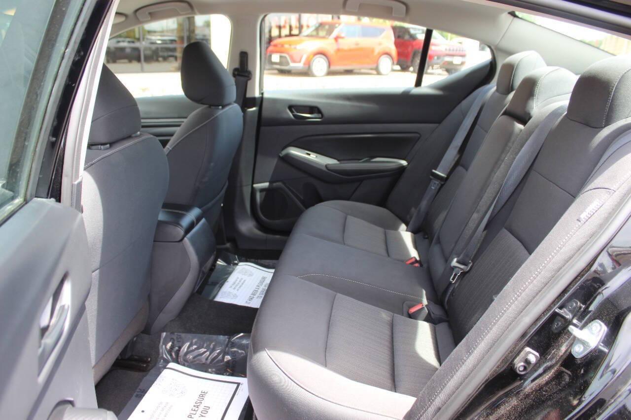 2025 Black Nissan Altima 2.5 SV (1N4BL4DVXSN) with an 2.5L I4 188hp 180ft. lbs. 2.5L I4 engine, CVT transmission, located at 4301 NW 39th , Oklahoma City, OK, 73112, (405) 949-5600, 35.512135, -97.598671 - NO DRIVERS LICENCE -NO FULL COVERAGE INSURANCE - NO CREDIT CHECK. COME ON OVER TO SUPERSPORTS, TAKE A LOOK AND TEST DRIVE. PLEASE GIVE US A CALL AT (405) 949-5600. NO LICENCIA DE CONDUCIR - NO SEGURO DE COBERTURA TOTAL - NO VERIFICACION DE CREDITO. VISITENOS EN SUPERSPORTS, MIRE NUESTRO - Photo#15