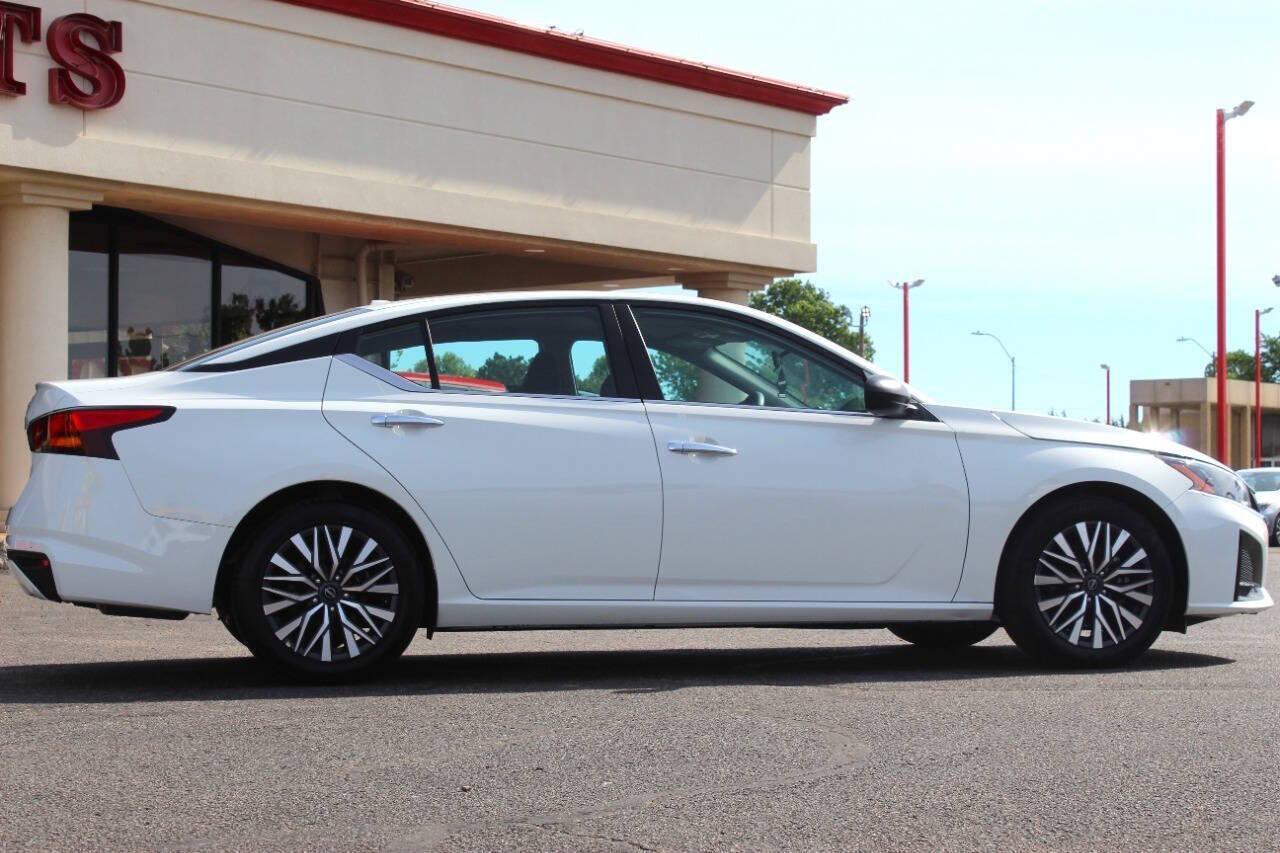 2025 White Nissan Altima 2.5 SV (1N4BL4DV7SN) with an 2.5L I4 188hp 180ft. lbs. 2.5L I4 engine, CVT transmission, located at 4301 NW 39th , Oklahoma City, OK, 73112, (405) 949-5600, 35.512135, -97.598671 - NO DRIVERS LICENCE -NO FULL COVERAGE INSURANCE - NO CREDIT CHECK. COME ON OVER TO SUPERSPORTS, TAKE A LOOK AND TEST DRIVE. PLEASE GIVE US A CALL AT (405) 949-5600. NO LICENCIA DE CONDUCIR - NO SEGURO DE COBERTURA TOTAL - NO VERIFICACION DE CREDITO. VISITENOS EN SUPERSPORTS, MIRE NUESTRO - Photo#2