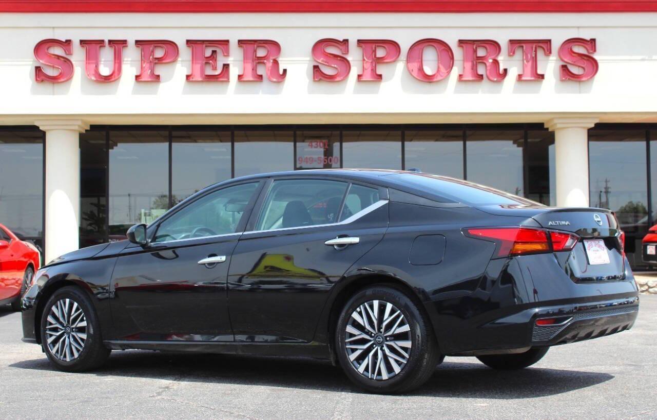 2025 Black Nissan Altima 2.5 SV (1N4BL4DV0SN) with an 2.5L I4 188hp 180ft. lbs. 2.5L I4 engine, CVT transmission, located at 4301 NW 39th , Oklahoma City, OK, 73112, (405) 949-5600, 35.512135, -97.598671 - NO DRIVERS LICENCE -NO FULL COVERAGE INSURANCE - NO CREDIT CHECK. COME ON OVER TO SUPERSPORTS, TAKE A LOOK AND TEST DRIVE. PLEASE GIVE US A CALL AT (405) 949-5600. NO LICENCIA DE CONDUCIR - NO SEGURO DE COBERTURA TOTAL - NO VERIFICACION DE CREDITO. VISITENOS EN SUPERSPORTS, MIRE NUESTRO - Photo#4