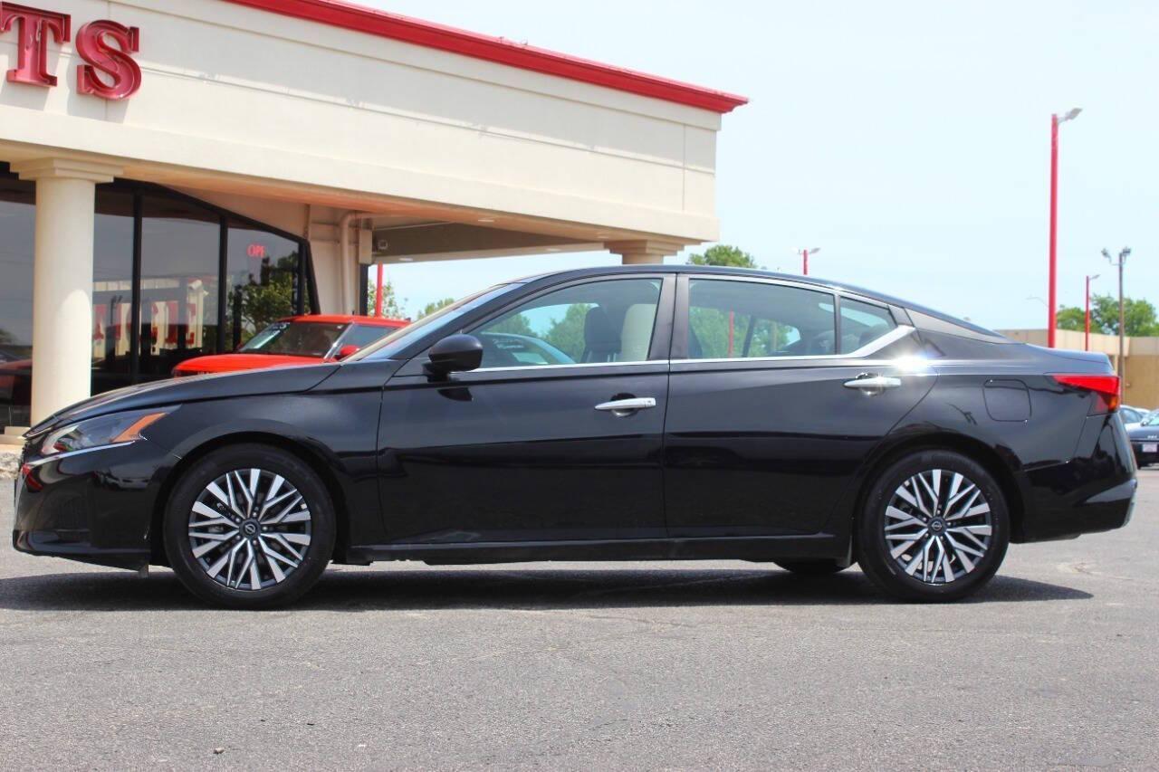 2025 Black Nissan Altima 2.5 SV (1N4BL4DV6SN) with an 2.5L I4 188hp 180ft. lbs. 2.5L I4 engine, CVT transmission, located at 4301 NW 39th , Oklahoma City, OK, 73112, (405) 949-5600, 35.512135, -97.598671 - NO DRIVERS LICENCE -NO FULL COVERAGE INSURANCE - NO CREDIT CHECK. COME ON OVER TO SUPERSPORTS, TAKE A LOOK AND TEST DRIVE. PLEASE GIVE US A CALL AT (405) 949-5600. NO LICENCIA DE CONDUCIR - NO SEGURO DE COBERTURA TOTAL - NO VERIFICACION DE CREDITO. VISITENOS EN SUPERSPORTS, MIRE NUESTRO - Photo#5