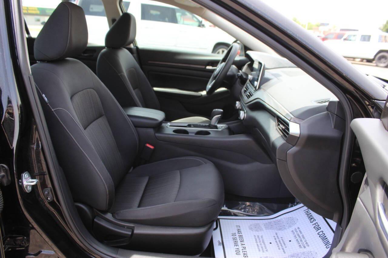 2025 Black Nissan Altima 2.5 SV (1N4BL4DV6SN) with an 2.5L I4 188hp 180ft. lbs. 2.5L I4 engine, CVT transmission, located at 4301 NW 39th , Oklahoma City, OK, 73112, (405) 949-5600, 35.512135, -97.598671 - NO DRIVERS LICENCE -NO FULL COVERAGE INSURANCE - NO CREDIT CHECK. COME ON OVER TO SUPERSPORTS, TAKE A LOOK AND TEST DRIVE. PLEASE GIVE US A CALL AT (405) 949-5600. NO LICENCIA DE CONDUCIR - NO SEGURO DE COBERTURA TOTAL - NO VERIFICACION DE CREDITO. VISITENOS EN SUPERSPORTS, MIRE NUESTRO - Photo#8