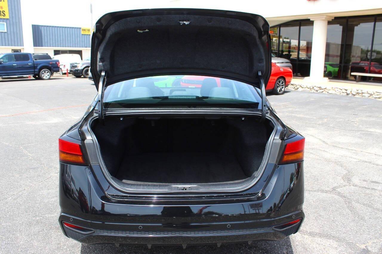 2025 Black Nissan Altima 2.5 SV (1N4BL4DV6SN) with an 2.5L I4 188hp 180ft. lbs. 2.5L I4 engine, CVT transmission, located at 4301 NW 39th , Oklahoma City, OK, 73112, (405) 949-5600, 35.512135, -97.598671 - NO DRIVERS LICENCE -NO FULL COVERAGE INSURANCE - NO CREDIT CHECK. COME ON OVER TO SUPERSPORTS, TAKE A LOOK AND TEST DRIVE. PLEASE GIVE US A CALL AT (405) 949-5600. NO LICENCIA DE CONDUCIR - NO SEGURO DE COBERTURA TOTAL - NO VERIFICACION DE CREDITO. VISITENOS EN SUPERSPORTS, MIRE NUESTRO - Photo#12