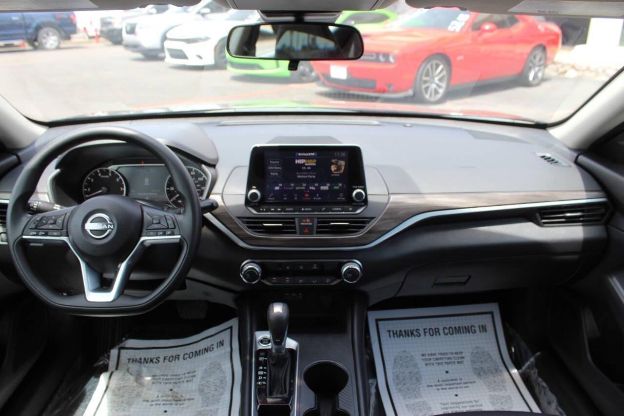 2025 Black Nissan Altima 2.5 SV (1N4BL4DV6SN) with an 2.5L I4 188hp 180ft. lbs. 2.5L I4 engine, CVT transmission, located at 4301 NW 39th , Oklahoma City, OK, 73112, (405) 949-5600, 35.512135, -97.598671 - NO DRIVERS LICENCE -NO FULL COVERAGE INSURANCE - NO CREDIT CHECK. COME ON OVER TO SUPERSPORTS, TAKE A LOOK AND TEST DRIVE. PLEASE GIVE US A CALL AT (405) 949-5600. NO LICENCIA DE CONDUCIR - NO SEGURO DE COBERTURA TOTAL - NO VERIFICACION DE CREDITO. VISITENOS EN SUPERSPORTS, MIRE NUESTRO - Photo#17