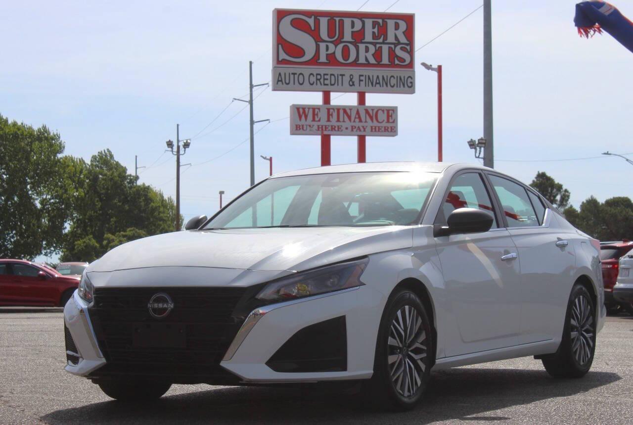 2025 White Nissan Altima 2.5 SV (1N4BL4DV8SN) with an 2.5L I4 188hp 180ft. lbs. 2.5L I4 engine, CVT transmission, located at 4301 NW 39th , Oklahoma City, OK, 73112, (405) 949-5600, 35.512135, -97.598671 - NO DRIVERS LICENCE -NO FULL COVERAGE INSURANCE - NO CREDIT CHECK. COME ON OVER TO SUPERSPORTS, TAKE A LOOK AND TEST DRIVE. PLEASE GIVE US A CALL AT (405) 949-5600. NO LICENCIA DE CONDUCIR - NO SEGURO DE COBERTURA TOTAL - NO VERIFICACION DE CREDITO. VISITENOS EN SUPERSPORTS, MIRE NUESTRO - Photo#6