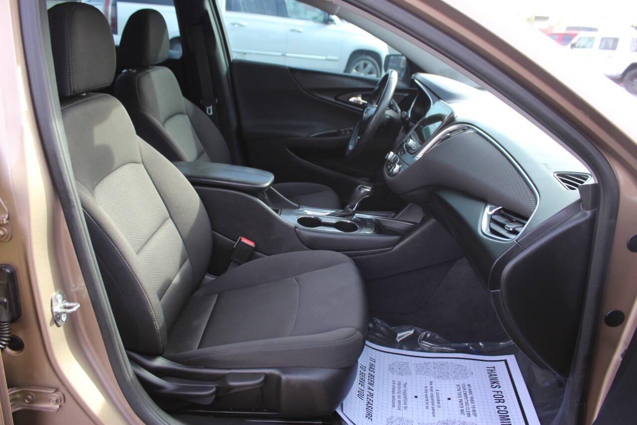 2018 Tan Chevrolet Malibu LT (1G1ZD5ST4JF) with an Ecotec 1.5L Turbo I4 160hp 184ft. lbs. 1.5L I4 engine, Automatic 6-Speed transmission, located at 4301 NW 39th , Oklahoma City, OK, 73112, (405) 949-5600, 35.512135, -97.598671 - NO DRIVERS LICENCE -NO FULL COVERAGE INSURANCE - NO CREDIT CHECK. COME ON OVER TO SUPERSPORTS, TAKE A LOOK AND TEST DRIVE. PLEASE GIVE US A CALL AT (405) 949-5600. NO LICENCIA DE CONDUCIR - NO SEGURO DE COBERTURA TOTAL - NO VERIFICACION DE CREDITO. VISITENOS EN SUPERSPORTS, MIRE NUESTRO - Photo#8