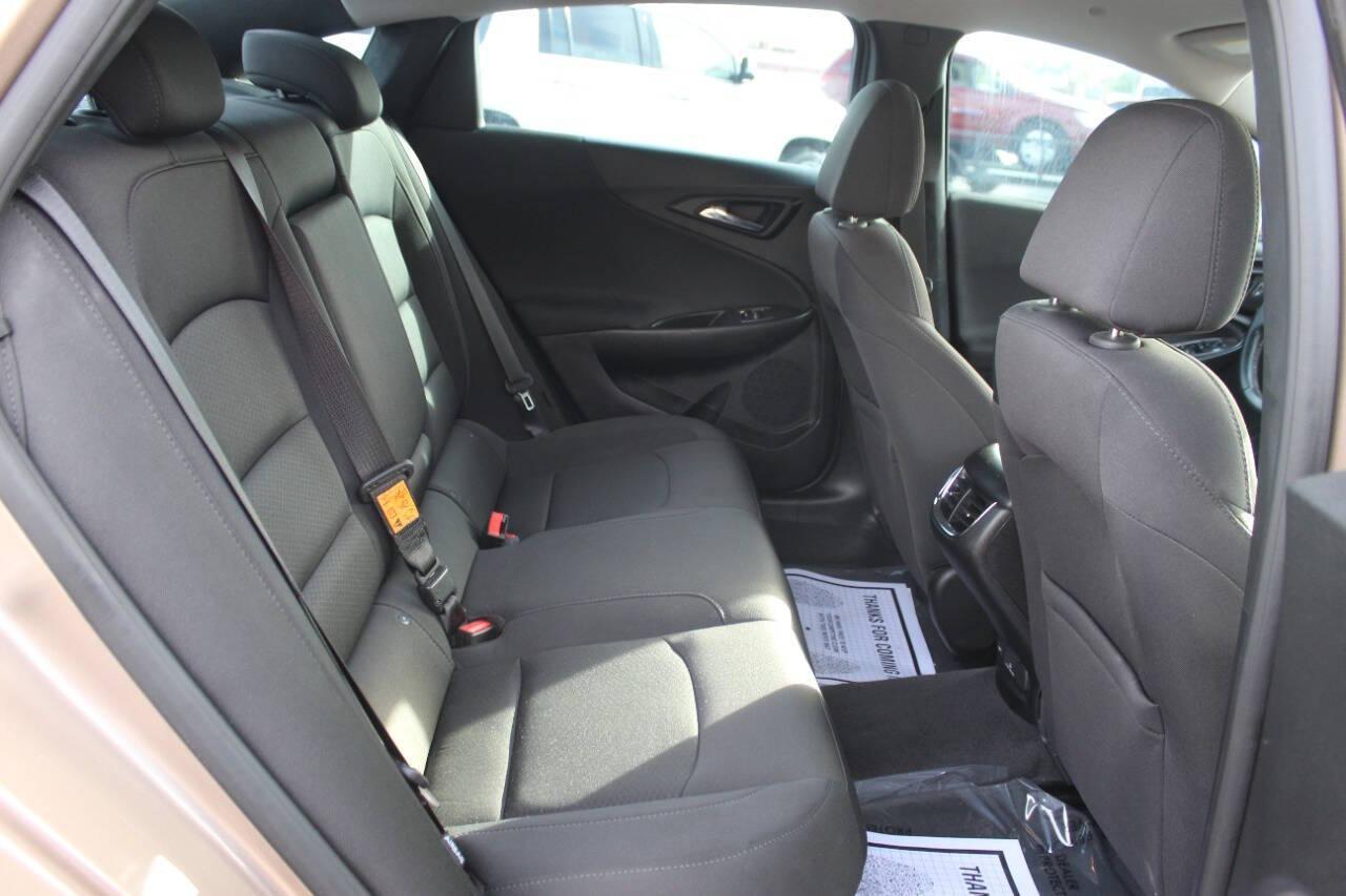 2018 Tan Chevrolet Malibu LT (1G1ZD5ST4JF) with an Ecotec 1.5L Turbo I4 160hp 184ft. lbs. 1.5L I4 engine, Automatic 6-Speed transmission, located at 4301 NW 39th , Oklahoma City, OK, 73112, (405) 949-5600, 35.512135, -97.598671 - NO DRIVERS LICENCE -NO FULL COVERAGE INSURANCE - NO CREDIT CHECK. COME ON OVER TO SUPERSPORTS, TAKE A LOOK AND TEST DRIVE. PLEASE GIVE US A CALL AT (405) 949-5600. NO LICENCIA DE CONDUCIR - NO SEGURO DE COBERTURA TOTAL - NO VERIFICACION DE CREDITO. VISITENOS EN SUPERSPORTS, MIRE NUESTRO - Photo#10