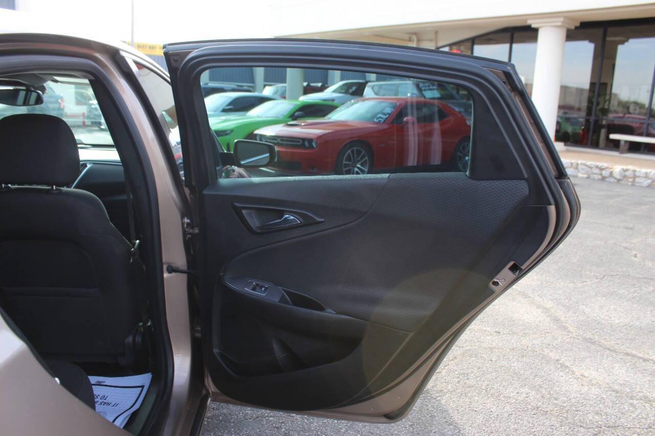 2018 Tan Chevrolet Malibu LT (1G1ZD5ST4JF) with an Ecotec 1.5L Turbo I4 160hp 184ft. lbs. 1.5L I4 engine, Automatic 6-Speed transmission, located at 4301 NW 39th , Oklahoma City, OK, 73112, (405) 949-5600, 35.512135, -97.598671 - NO DRIVERS LICENCE -NO FULL COVERAGE INSURANCE - NO CREDIT CHECK. COME ON OVER TO SUPERSPORTS, TAKE A LOOK AND TEST DRIVE. PLEASE GIVE US A CALL AT (405) 949-5600. NO LICENCIA DE CONDUCIR - NO SEGURO DE COBERTURA TOTAL - NO VERIFICACION DE CREDITO. VISITENOS EN SUPERSPORTS, MIRE NUESTRO - Photo#11
