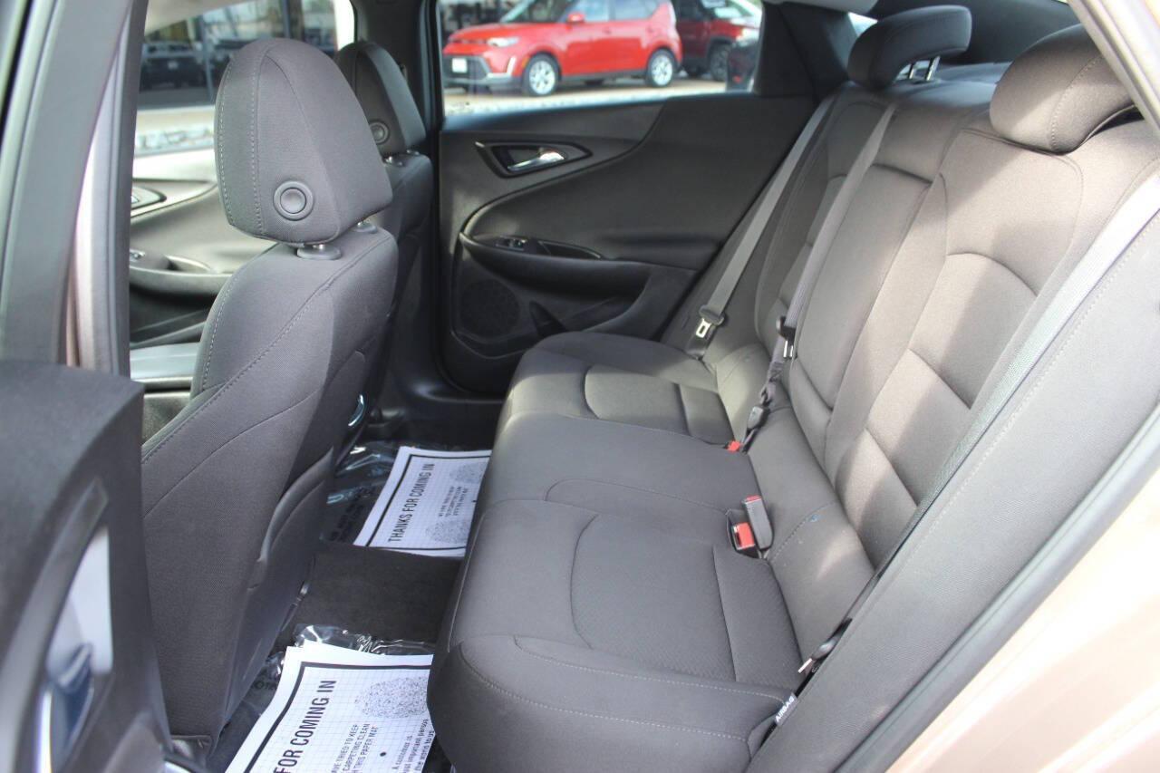 2018 Tan Chevrolet Malibu LT (1G1ZD5ST4JF) with an Ecotec 1.5L Turbo I4 160hp 184ft. lbs. 1.5L I4 engine, Automatic 6-Speed transmission, located at 4301 NW 39th , Oklahoma City, OK, 73112, (405) 949-5600, 35.512135, -97.598671 - NO DRIVERS LICENCE -NO FULL COVERAGE INSURANCE - NO CREDIT CHECK. COME ON OVER TO SUPERSPORTS, TAKE A LOOK AND TEST DRIVE. PLEASE GIVE US A CALL AT (405) 949-5600. NO LICENCIA DE CONDUCIR - NO SEGURO DE COBERTURA TOTAL - NO VERIFICACION DE CREDITO. VISITENOS EN SUPERSPORTS, MIRE NUESTRO - Photo#14