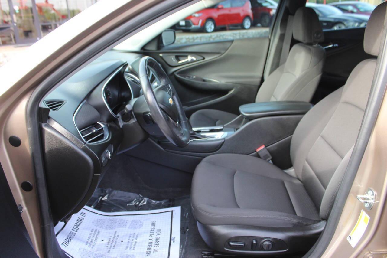 2018 Tan Chevrolet Malibu LT (1G1ZD5ST4JF) with an Ecotec 1.5L Turbo I4 160hp 184ft. lbs. 1.5L I4 engine, Automatic 6-Speed transmission, located at 4301 NW 39th , Oklahoma City, OK, 73112, (405) 949-5600, 35.512135, -97.598671 - NO DRIVERS LICENCE -NO FULL COVERAGE INSURANCE - NO CREDIT CHECK. COME ON OVER TO SUPERSPORTS, TAKE A LOOK AND TEST DRIVE. PLEASE GIVE US A CALL AT (405) 949-5600. NO LICENCIA DE CONDUCIR - NO SEGURO DE COBERTURA TOTAL - NO VERIFICACION DE CREDITO. VISITENOS EN SUPERSPORTS, MIRE NUESTRO - Photo#16