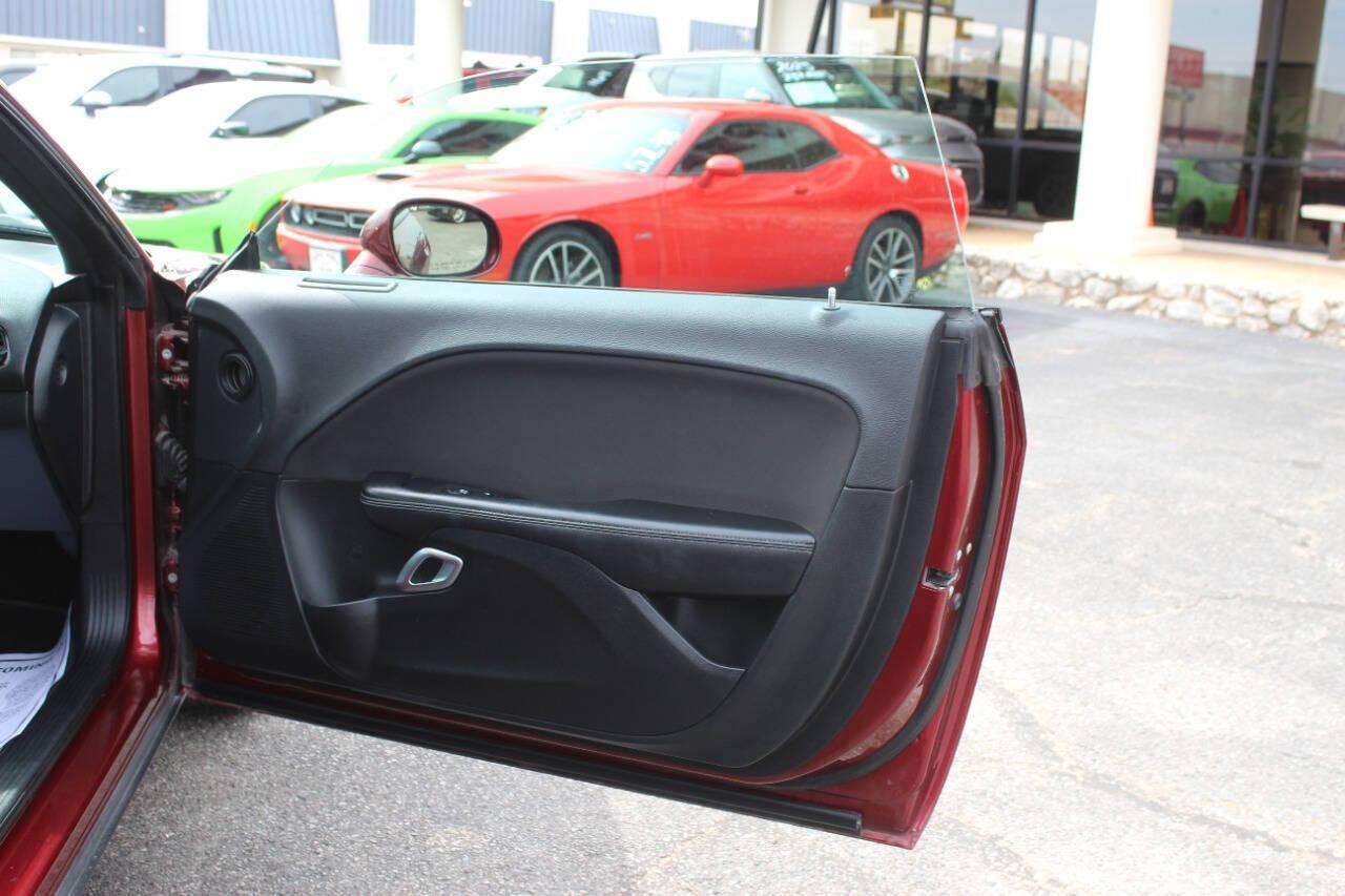 2019 Burgundy Dodge Challenger GT (2C3CDZGG6KH) with an Pentastar 3.6L V6 305hp 268ft. lbs. 3.6L V6 engine, Automatic 8-Speed transmission, located at 4301 NW 39th , Oklahoma City, OK, 73112, (405) 949-5600, 35.512135, -97.598671 - NO DRIVERS LICENCE -NO FULL COVERAGE INSURANCE - NO CREDIT CHECK. COME ON OVER TO SUPERSPORTS, TAKE A LOOK AND TEST DRIVE. PLEASE GIVE US A CALL AT (405) 949-5600. NO LICENCIA DE CONDUCIR - NO SEGURO DE COBERTURA TOTAL - NO VERIFICACION DE CREDITO. VISITENOS EN SUPERSPORTS, MIRE NUESTRO - Photo#9