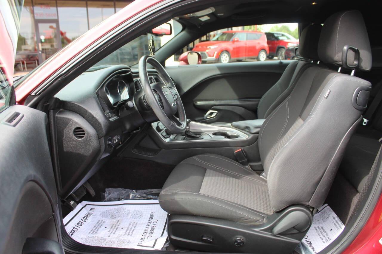 2019 Burgundy Dodge Challenger GT (2C3CDZGG6KH) with an Pentastar 3.6L V6 305hp 268ft. lbs. 3.6L V6 engine, Automatic 8-Speed transmission, located at 4301 NW 39th , Oklahoma City, OK, 73112, (405) 949-5600, 35.512135, -97.598671 - NO DRIVERS LICENCE -NO FULL COVERAGE INSURANCE - NO CREDIT CHECK. COME ON OVER TO SUPERSPORTS, TAKE A LOOK AND TEST DRIVE. PLEASE GIVE US A CALL AT (405) 949-5600. NO LICENCIA DE CONDUCIR - NO SEGURO DE COBERTURA TOTAL - NO VERIFICACION DE CREDITO. VISITENOS EN SUPERSPORTS, MIRE NUESTRO - Photo#14