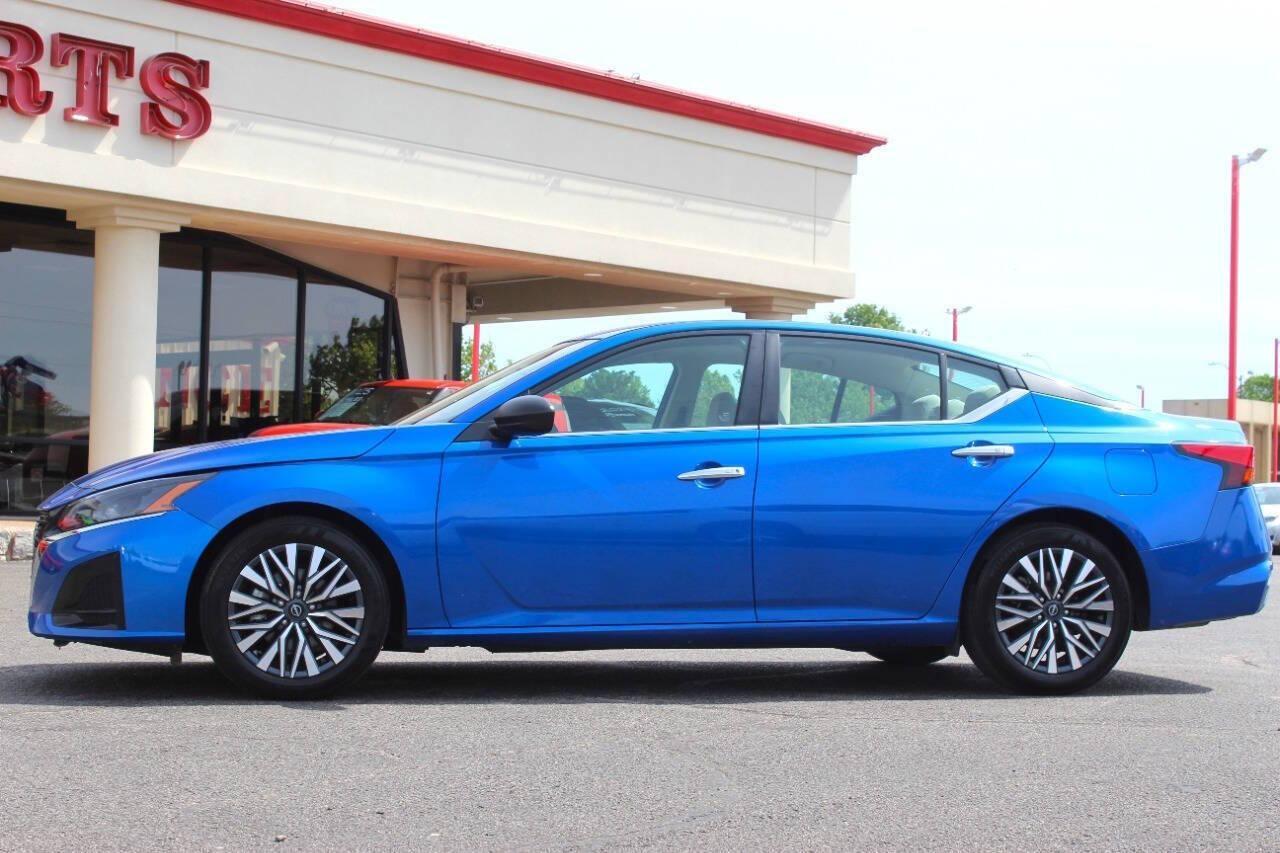 2025 Blue Nissan Altima 2.5 SV (1N4BL4DVXSN) with an 2.5L I4 188hp 180ft. lbs. 2.5L I4 engine, CVT transmission, located at 4301 NW 39th , Oklahoma City, OK, 73112, (405) 949-5600, 35.512135, -97.598671 - NO DRIVERS LICENCE -NO FULL COVERAGE INSURANCE - NO CREDIT CHECK. COME ON OVER TO SUPERSPORTS, TAKE A LOOK AND TEST DRIVE. PLEASE GIVE US A CALL AT (405) 949-5600. NO LICENCIA DE CONDUCIR - NO SEGURO DE COBERTURA TOTAL - NO VERIFICACION DE CREDITO. VISITENOS EN SUPERSPORTS, MIRE NUESTRO - Photo#5