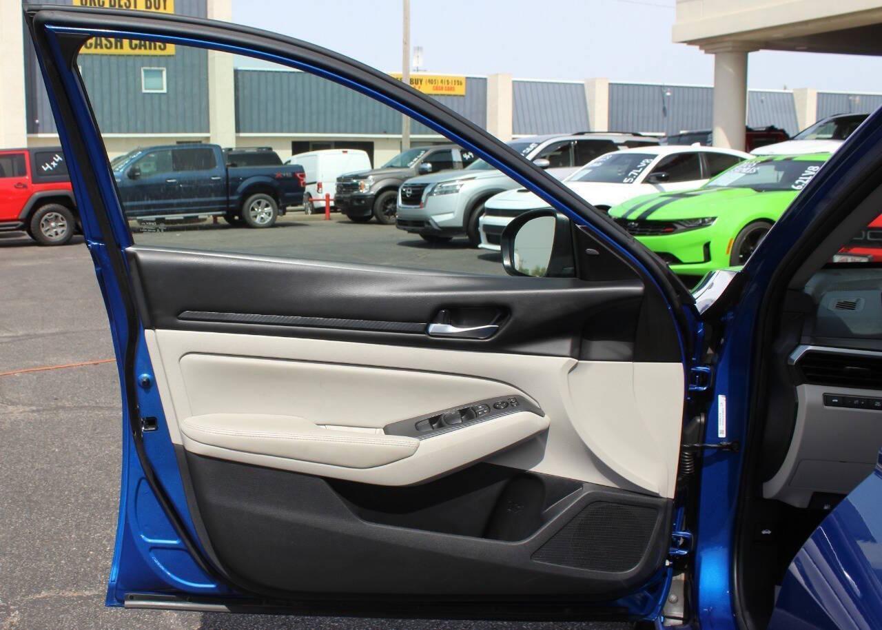 2025 Blue Nissan Altima 2.5 SV (1N4BL4DVXSN) with an 2.5L I4 188hp 180ft. lbs. 2.5L I4 engine, CVT transmission, located at 4301 NW 39th , Oklahoma City, OK, 73112, (405) 949-5600, 35.512135, -97.598671 - NO DRIVERS LICENCE -NO FULL COVERAGE INSURANCE - NO CREDIT CHECK. COME ON OVER TO SUPERSPORTS, TAKE A LOOK AND TEST DRIVE. PLEASE GIVE US A CALL AT (405) 949-5600. NO LICENCIA DE CONDUCIR - NO SEGURO DE COBERTURA TOTAL - NO VERIFICACION DE CREDITO. VISITENOS EN SUPERSPORTS, MIRE NUESTRO - Photo#17