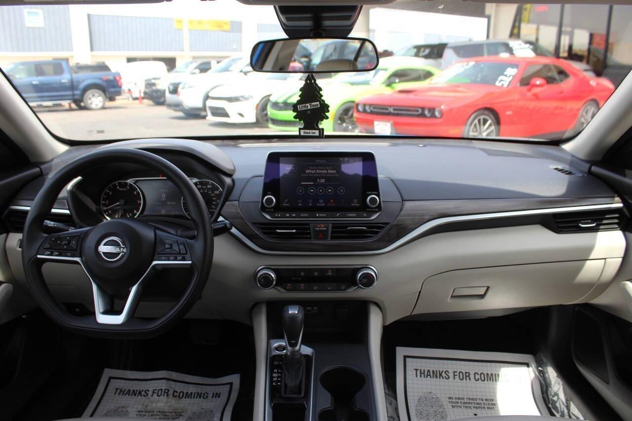 2025 Blue Nissan Altima 2.5 SV (1N4BL4DVXSN) with an 2.5L I4 188hp 180ft. lbs. 2.5L I4 engine, CVT transmission, located at 4301 NW 39th , Oklahoma City, OK, 73112, (405) 949-5600, 35.512135, -97.598671 - NO DRIVERS LICENCE -NO FULL COVERAGE INSURANCE - NO CREDIT CHECK. COME ON OVER TO SUPERSPORTS, TAKE A LOOK AND TEST DRIVE. PLEASE GIVE US A CALL AT (405) 949-5600. NO LICENCIA DE CONDUCIR - NO SEGURO DE COBERTURA TOTAL - NO VERIFICACION DE CREDITO. VISITENOS EN SUPERSPORTS, MIRE NUESTRO - Photo#18