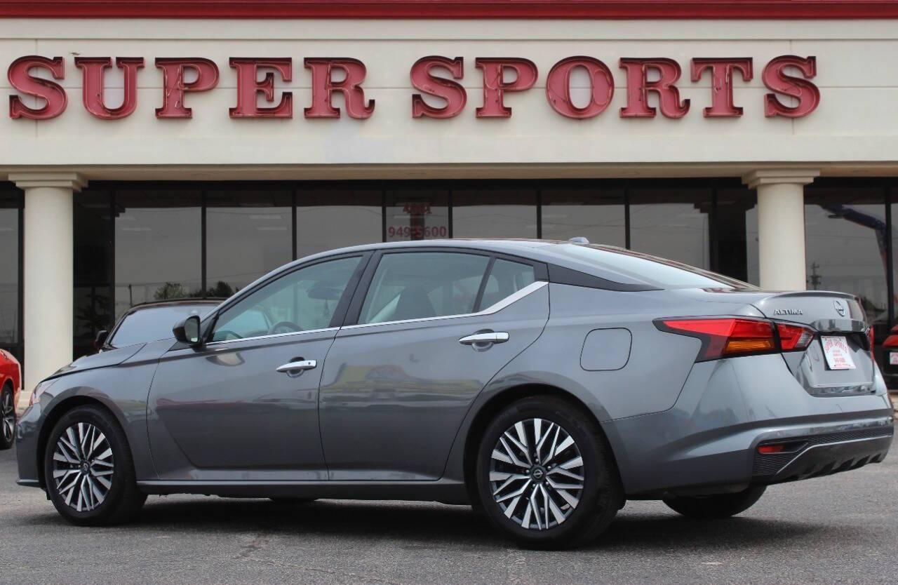 2025 Gray Nissan Altima 2.5 SV (1N4BL4DVXSN) with an 2.5L I4 188hp 180ft. lbs. 2.5L I4 engine, CVT transmission, located at 4301 NW 39th , Oklahoma City, OK, 73112, (405) 949-5600, 35.512135, -97.598671 - NO DRIVERS LICENCE -NO FULL COVERAGE INSURANCE - NO CREDIT CHECK. COME ON OVER TO SUPERSPORTS, TAKE A LOOK AND TEST DRIVE. PLEASE GIVE US A CALL AT (405) 949-5600. NO LICENCIA DE CONDUCIR - NO SEGURO DE COBERTURA TOTAL - NO VERIFICACION DE CREDITO. VISITENOS EN SUPERSPORTS, MIRE NUESTRO - Photo#4
