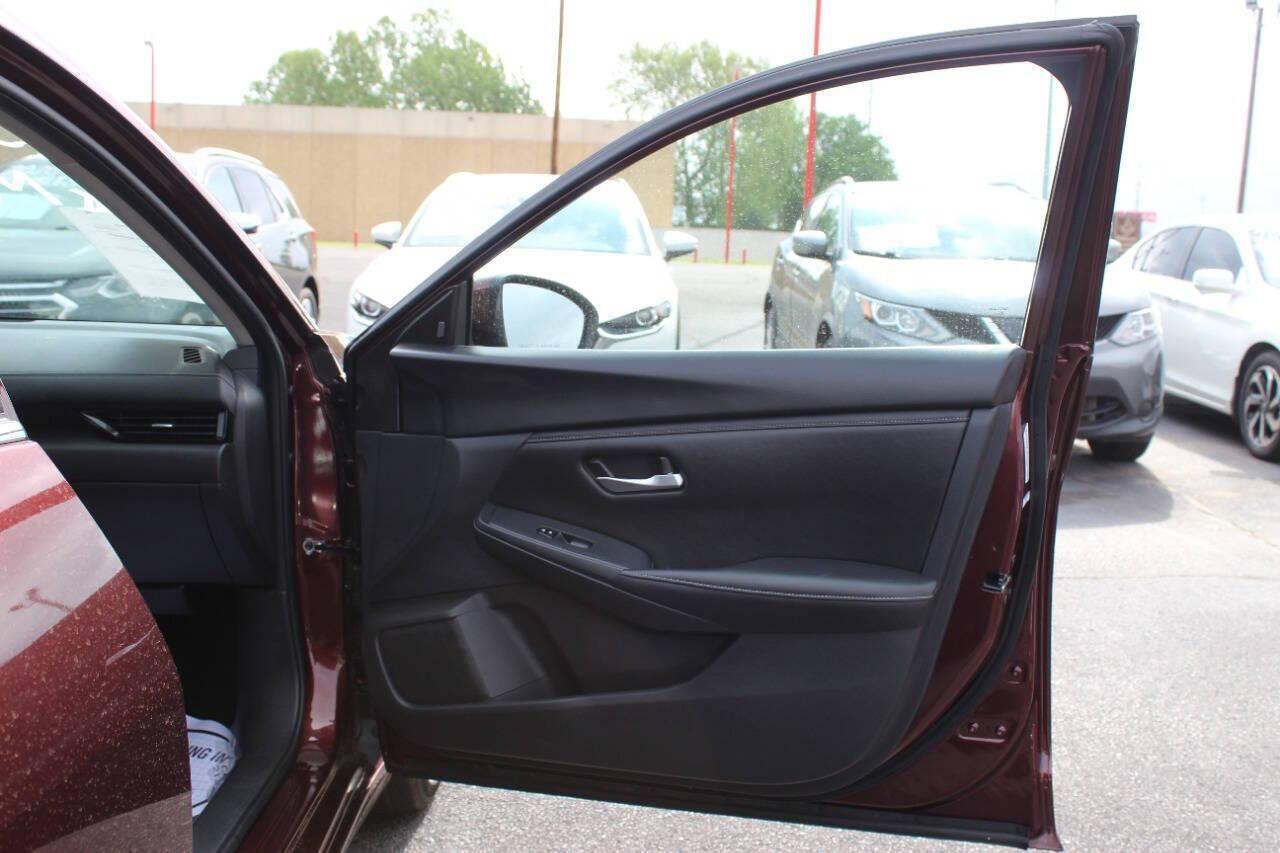 2025 Burgundy Nissan Sentra SV (3N1AB8CV3SY) with an 2.0L I4 149hp 146ft. lbs. 2.0L I4 engine, CVT transmission, located at 4301 NW 39th , Oklahoma City, OK, 73112, (405) 949-5600, 35.512135, -97.598671 - NO DRIVERS LICENCE -NO FULL COVERAGE INSURANCE - NO CREDIT CHECK. COME ON OVER TO SUPERSPORTS, TAKE A LOOK AND TEST DRIVE. PLEASE GIVE US A CALL AT (405) 949-5600. NO LICENCIA DE CONDUCIR - NO SEGURO DE COBERTURA TOTAL - NO VERIFICACION DE CREDITO. VISITENOS EN SUPERSPORTS, MIRE NUESTRO - Photo#9