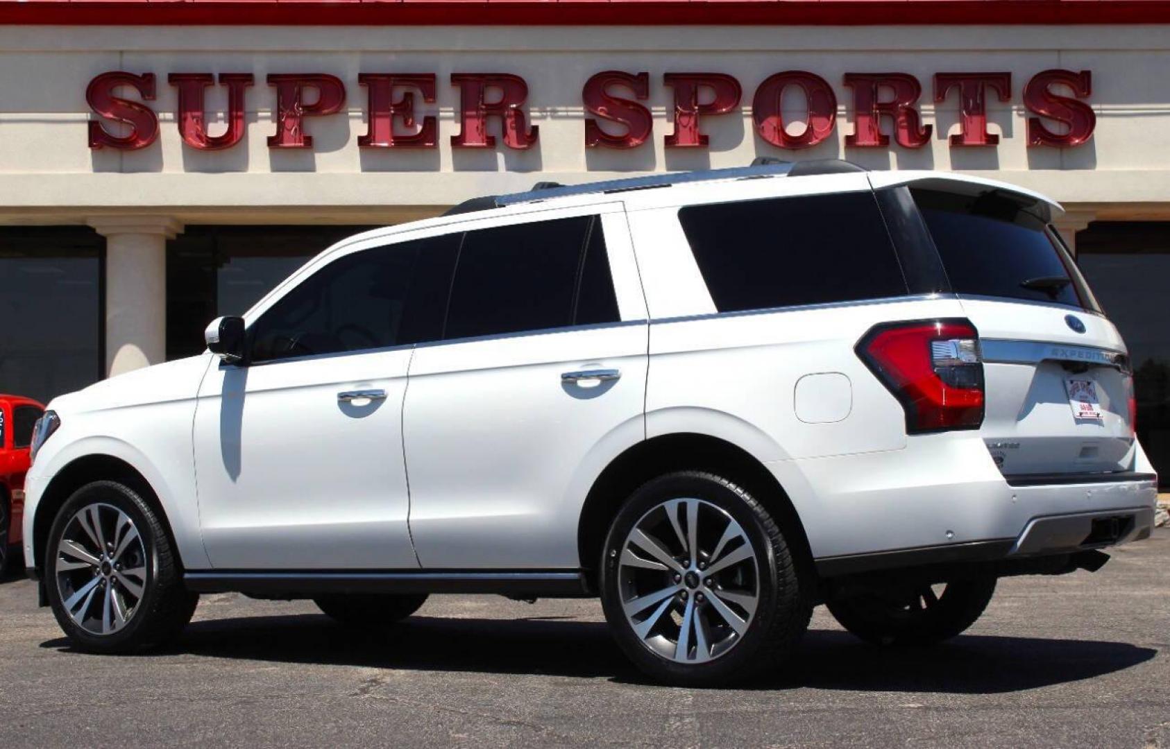 2021 White Ford Expedition (1FMJU1KT9ME) with an EcoBoost 3.5L Twin Turbo V6 375hp 470ft. lbs. 3.5L V6 engine, Automatic 10-Speed transmission, located at 4301 NW 39th , Oklahoma City, OK, 73112, (405) 949-5600, 35.512135, -97.598671- Photo#4